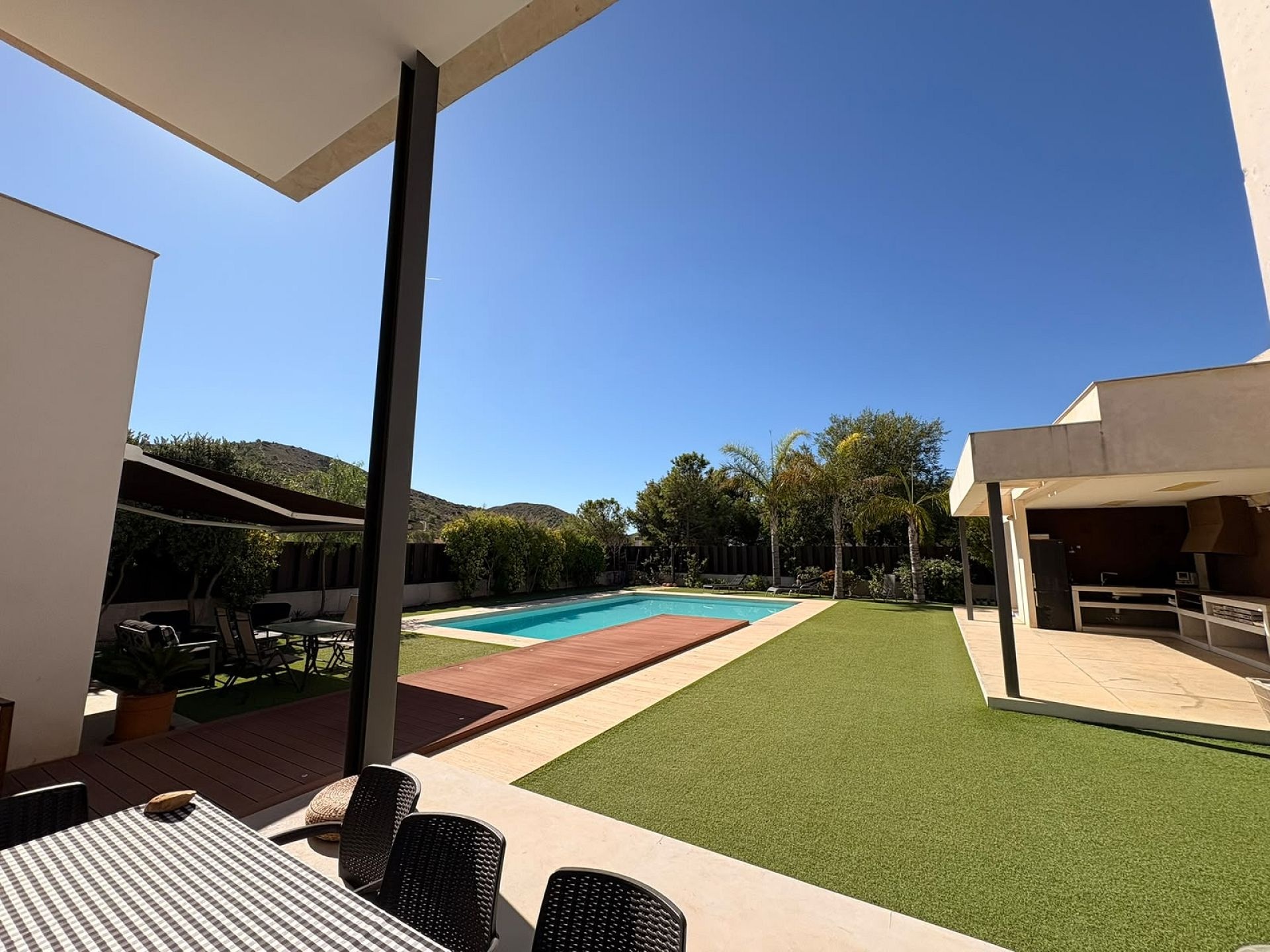 Resale - 4 Bedroom 4 Bathroom Villa in Petrer -  - Alicante