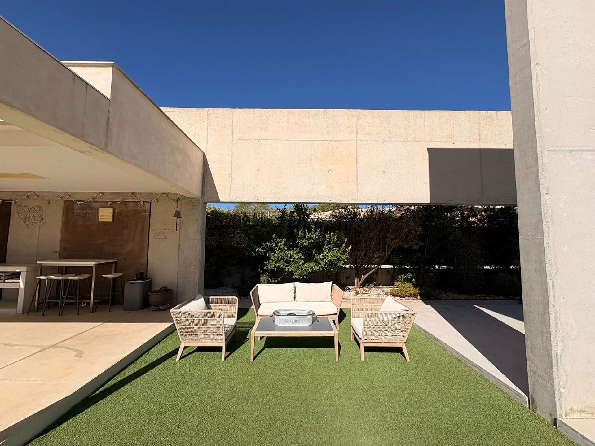 Resale - 4 Bedroom 4 Bathroom Villa in Petrer -  - Alicante