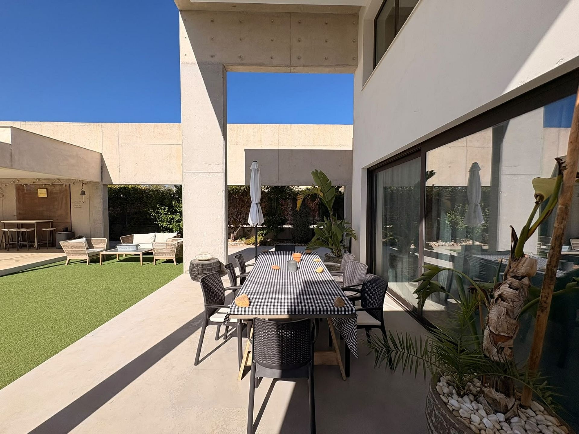 Resale - 4 Bedroom 4 Bathroom Villa in Petrer -  - Alicante