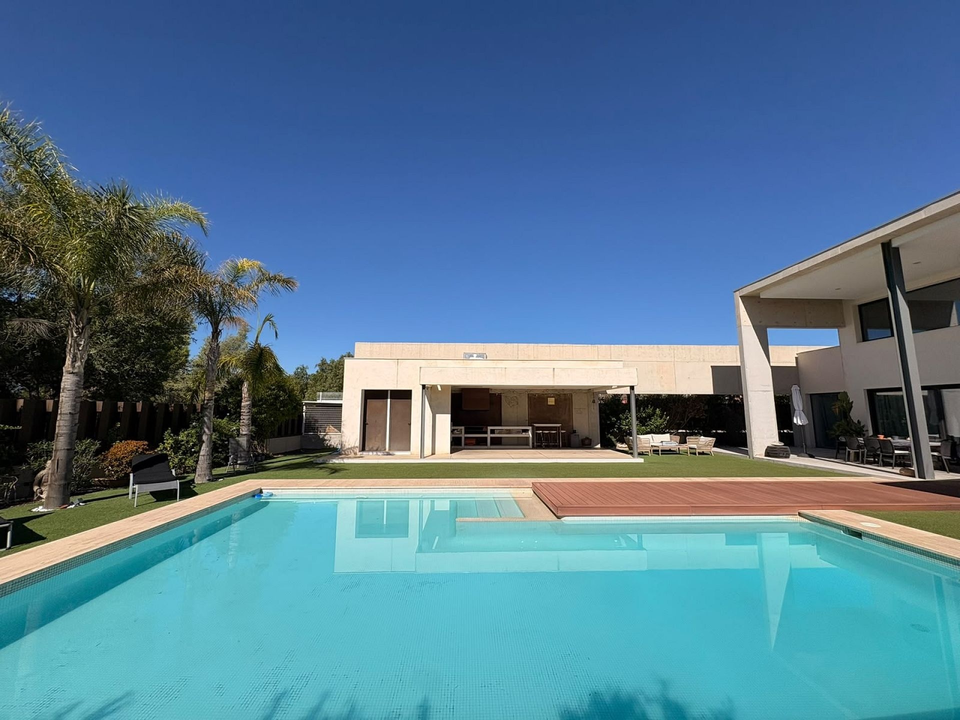 Resale - 4 Bedroom 4 Bathroom Villa in Petrer -  - Alicante