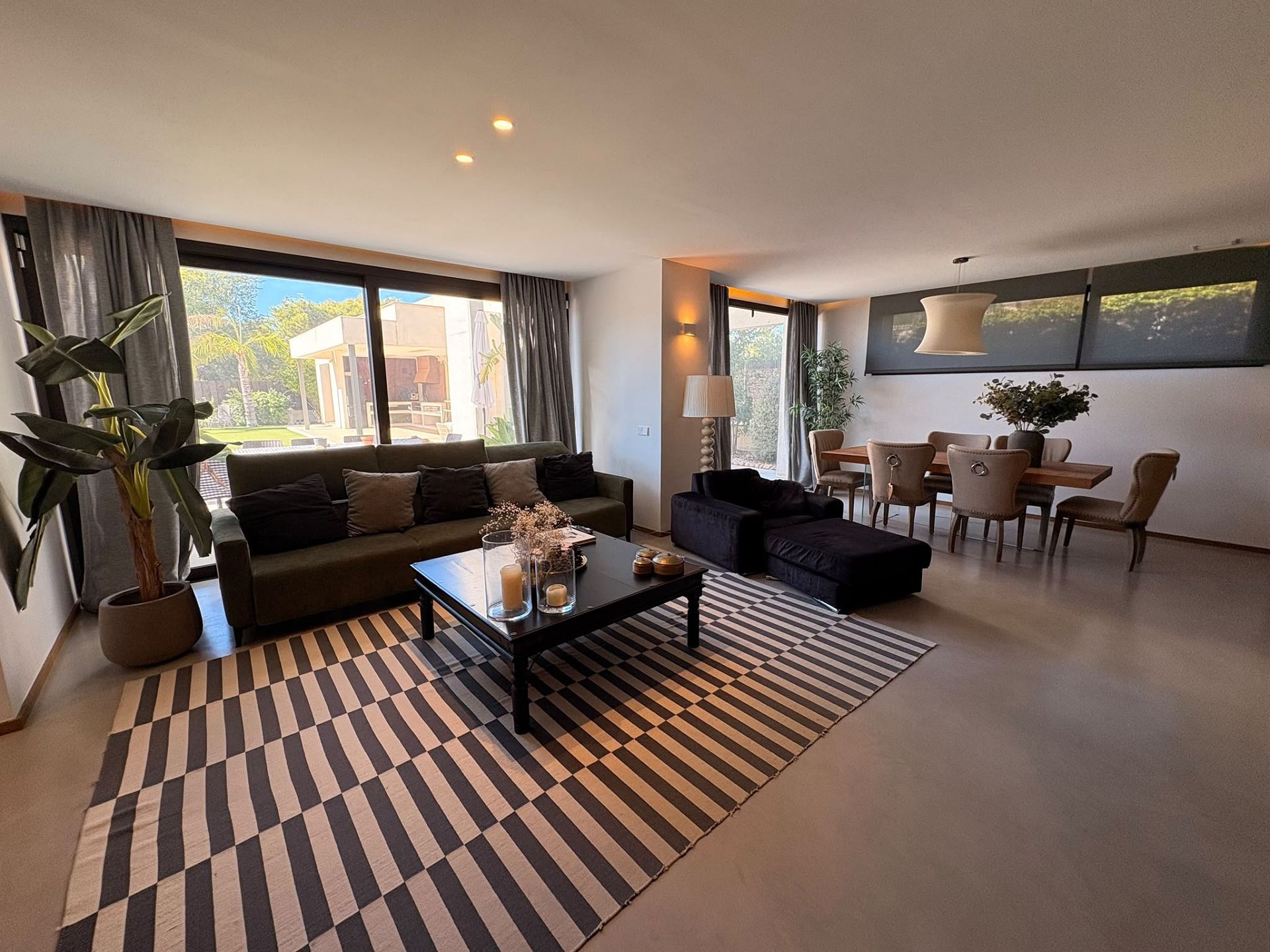 Resale - 4 Bedroom 4 Bathroom Villa in Petrer -  - Alicante