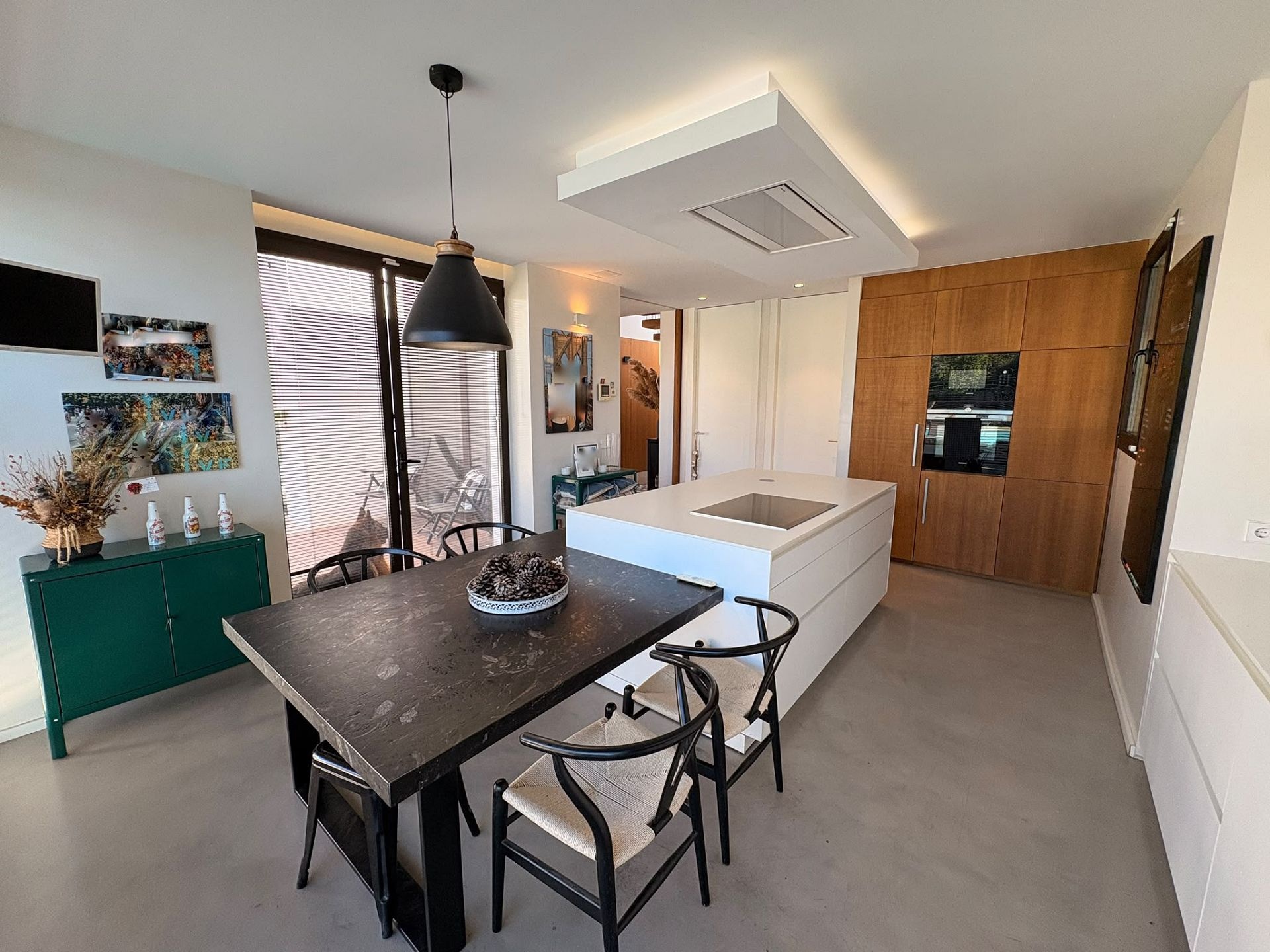 Resale - 4 Bedroom 4 Bathroom Villa in Petrer -  - Alicante