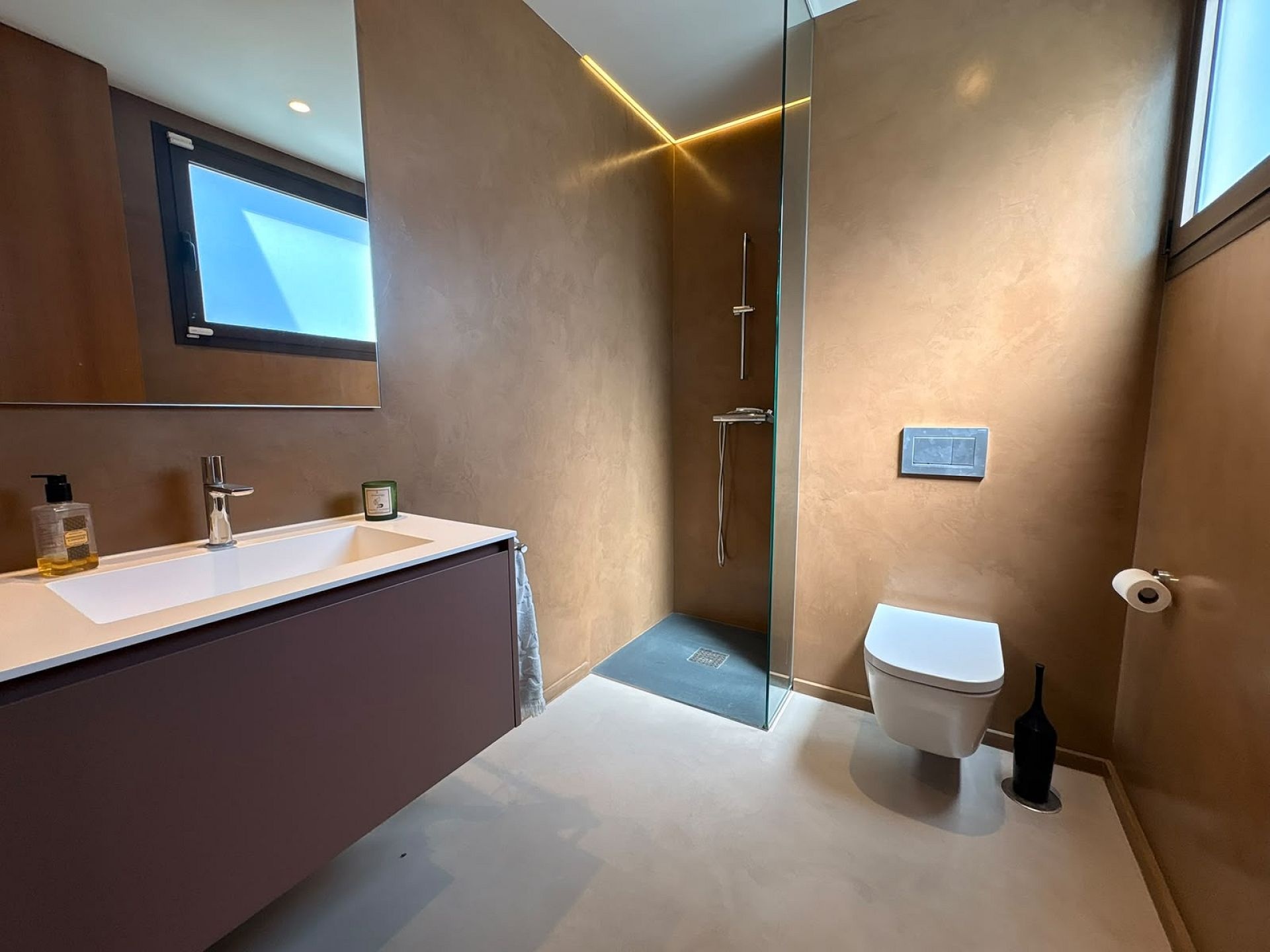 Resale - 4 Bedroom 4 Bathroom Villa in Petrer -  - Alicante