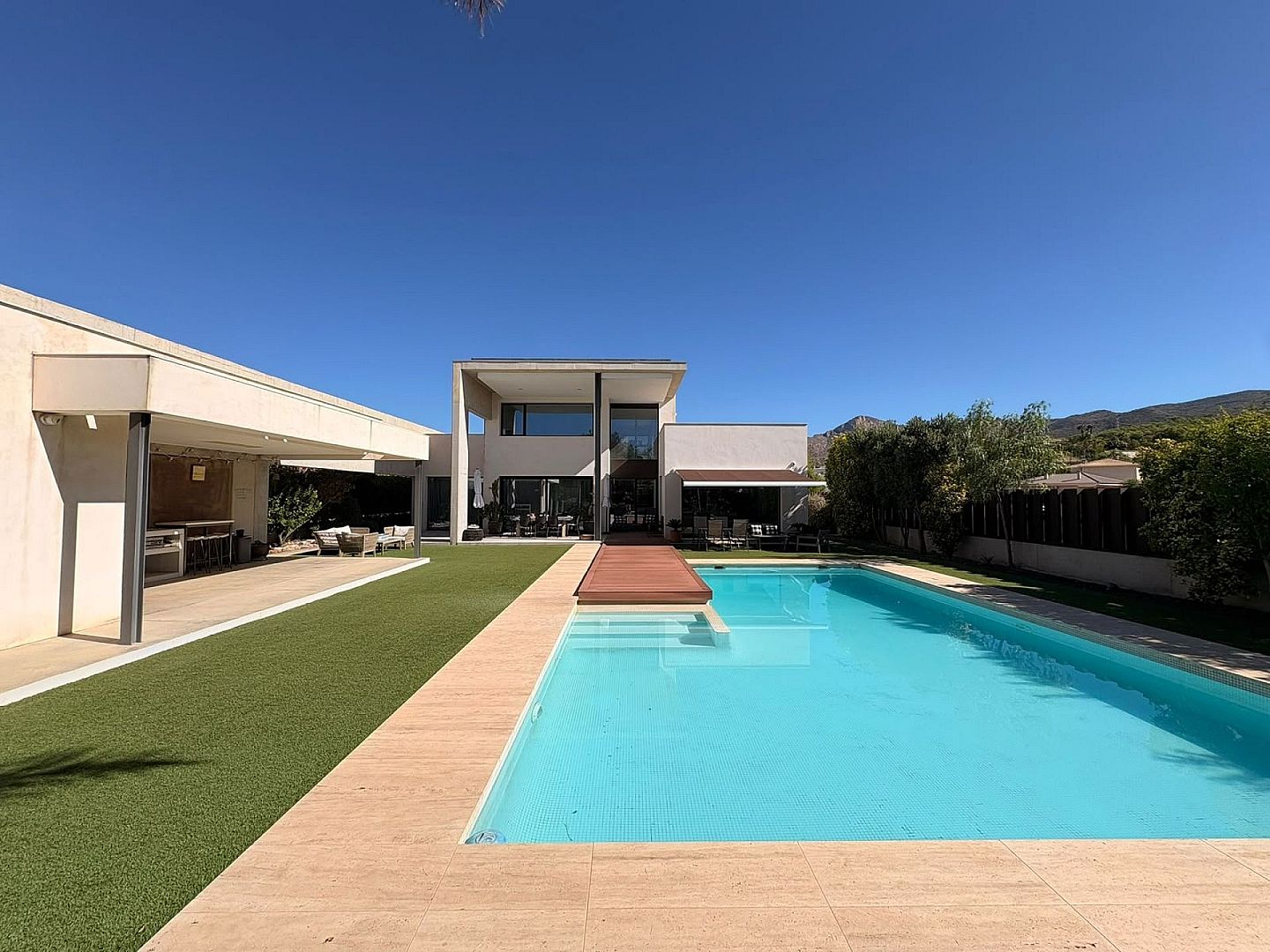 4 Bedroom 4 Bathroom Villa in Petrer