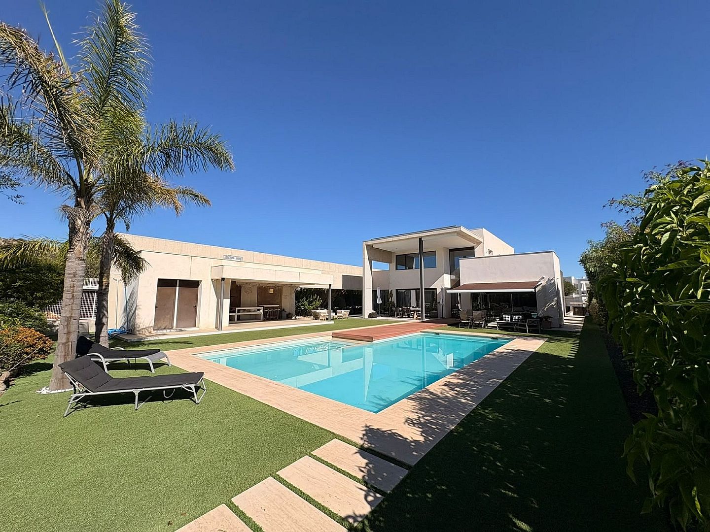 4 Bedroom 4 Bathroom Villa in Petrer