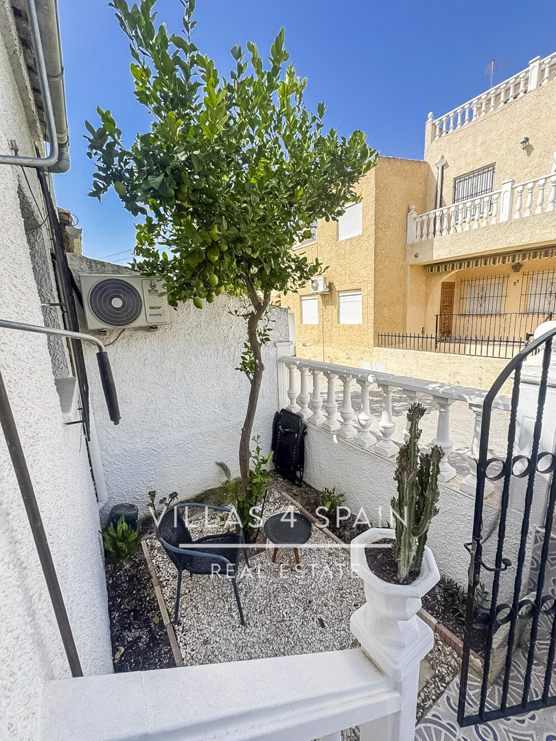 Resale - 2-Bed 1 bath Townhouse with Private Garden & Sunny Terrace, in La Marina, San Fulgencio Alicante  - av. de londres - Alicante