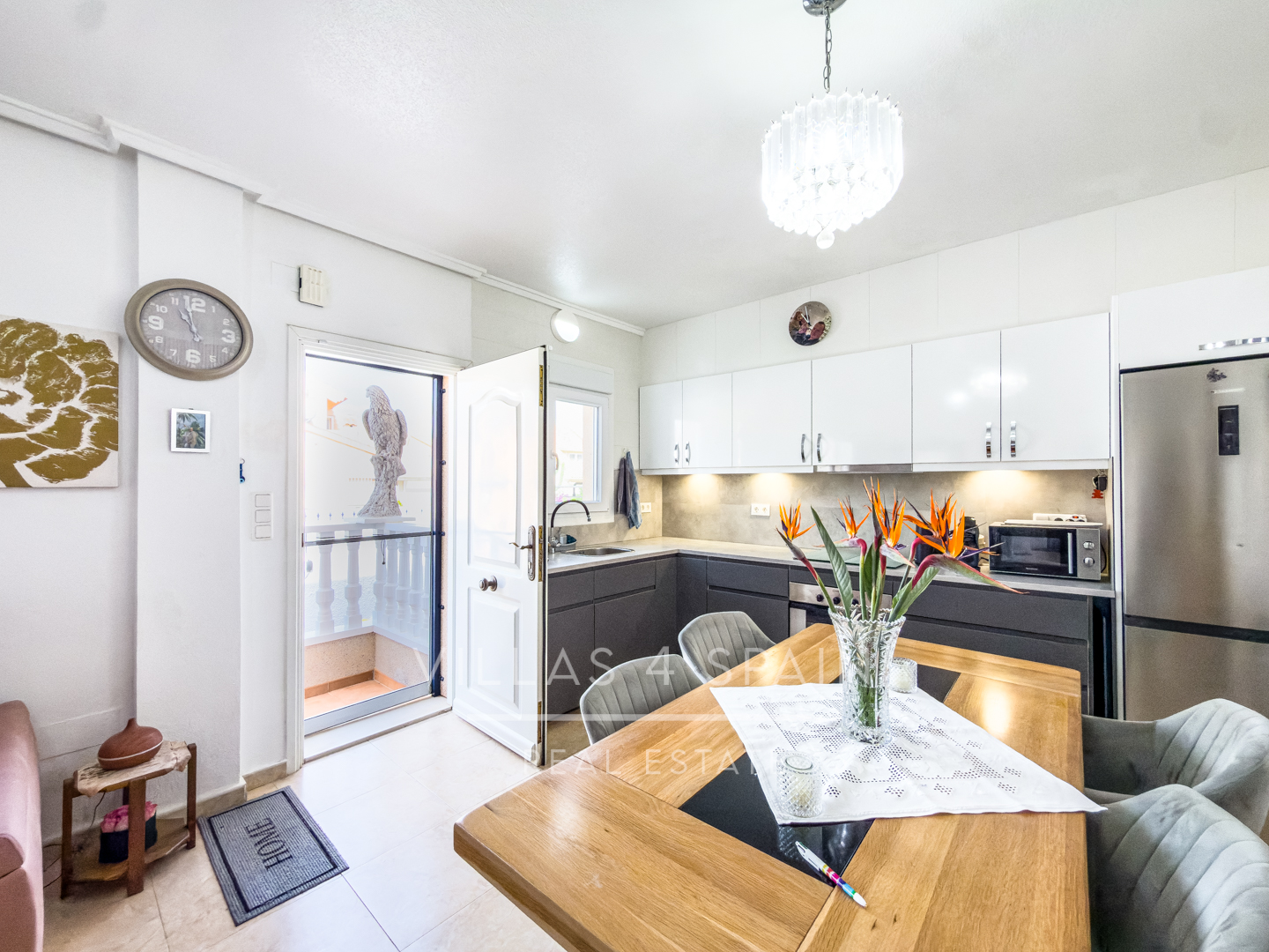 Resale - Cv v4s: 3 Bed 2 Bath townhouse with roof terrace and community pool in Benijofar - Ciudad Quesada  - calle rio turia - Alicante
