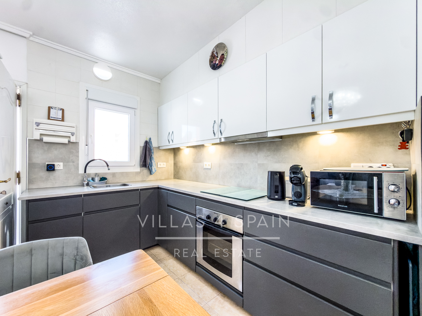 Resale - Cv v4s: 3 Bed 2 Bath townhouse with roof terrace and community pool in Benijofar - Ciudad Quesada  - calle rio turia - Alicante