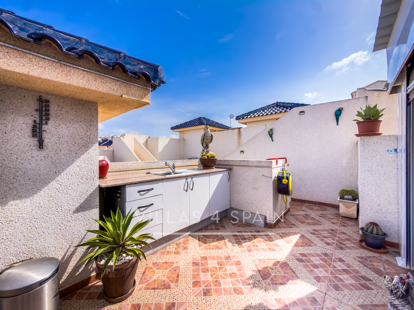 Resale - Cv v4s: 3 Bed 2 Bath townhouse with roof terrace and community pool in Benijofar - Ciudad Quesada  - calle rio turia - Alicante