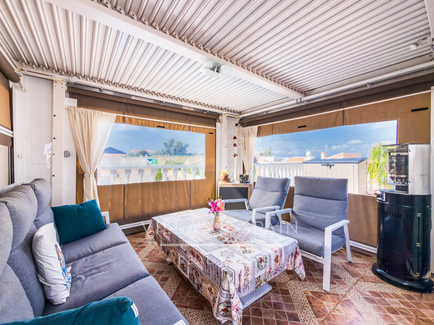 Resale - Cv v4s: 3 Bed 2 Bath townhouse with roof terrace and community pool in Benijofar - Ciudad Quesada  - calle rio turia - Alicante