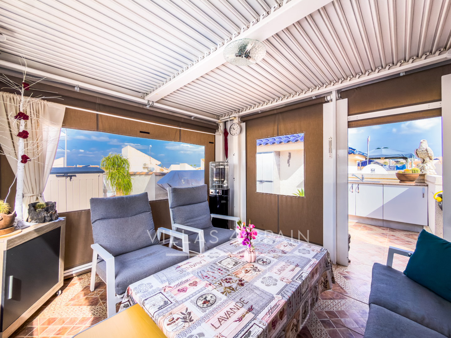 Resale - Cv v4s: 3 Bed 2 Bath townhouse with roof terrace and community pool in Benijofar - Ciudad Quesada  - calle rio turia - Alicante
