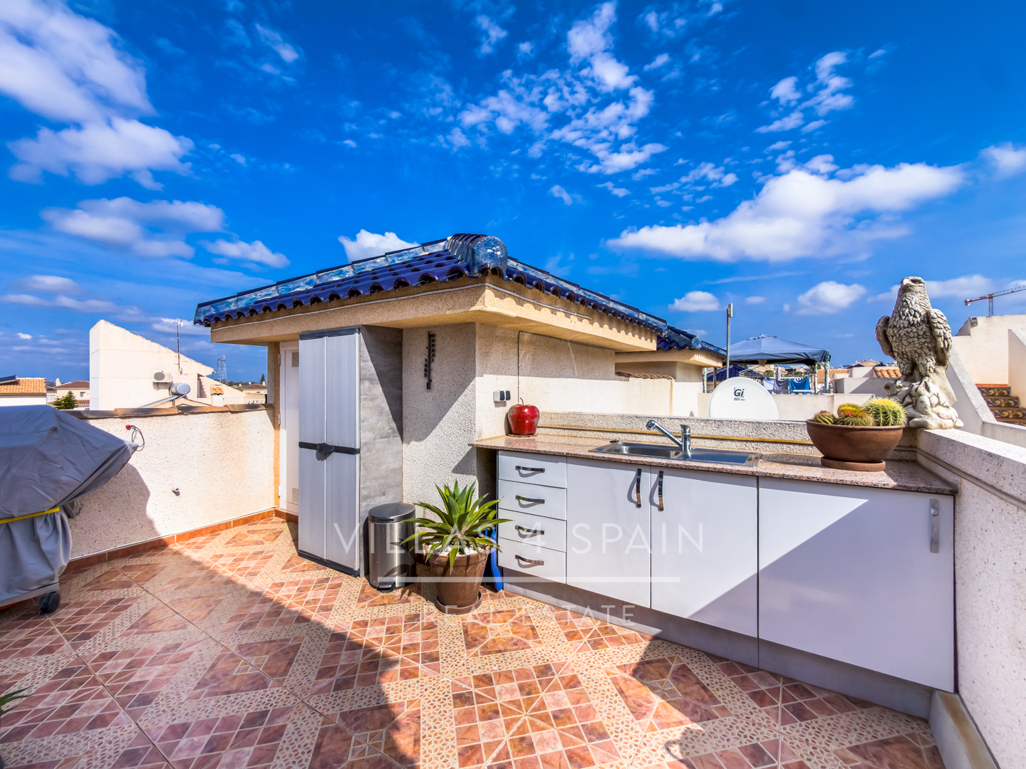 Resale - Cv v4s: 3 Bed 2 Bath townhouse with roof terrace and community pool in Benijofar - Ciudad Quesada  - calle rio turia - Alicante