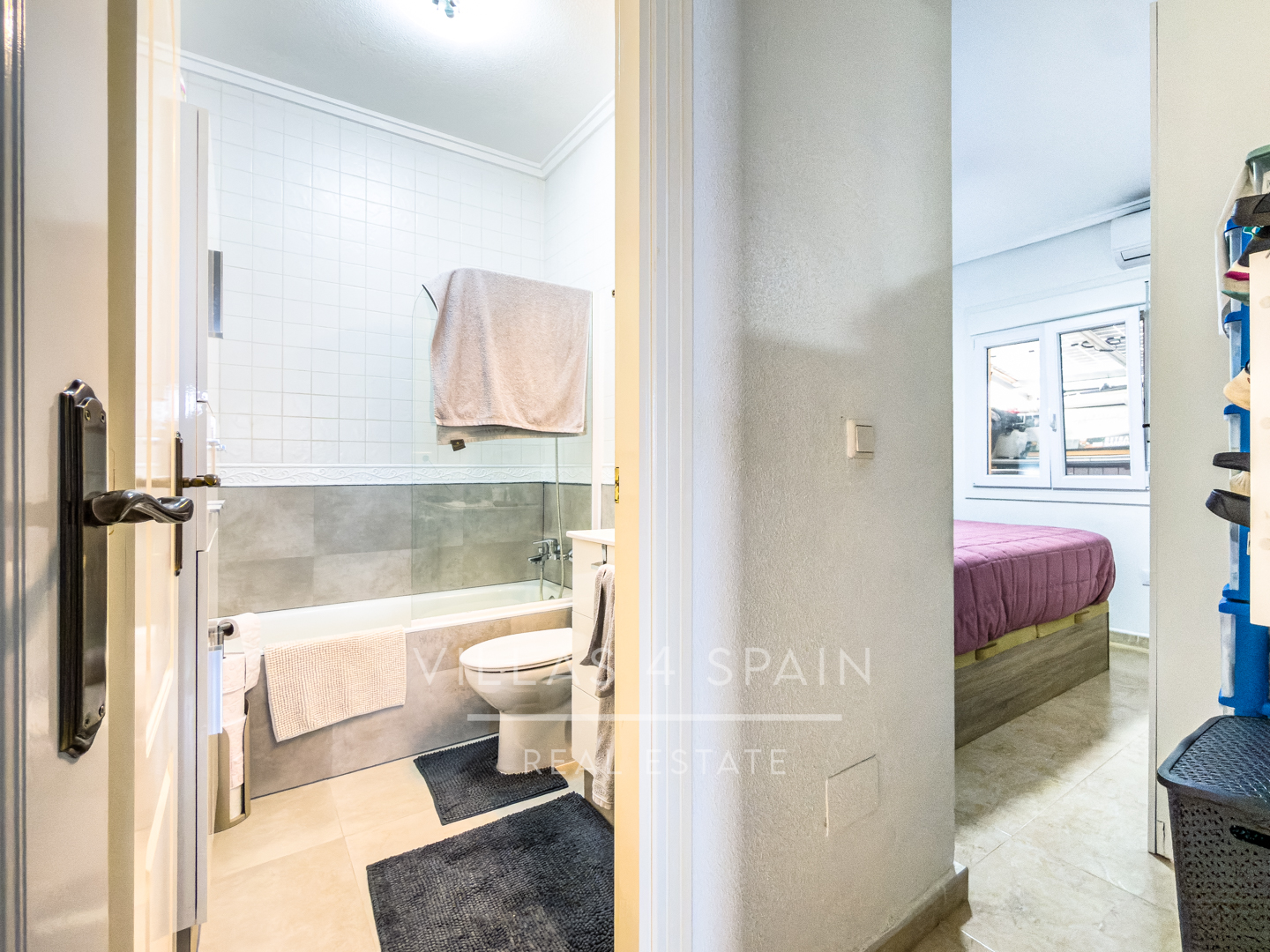 Resale - Cv v4s: 3 Bed 2 Bath townhouse with roof terrace and community pool in Benijofar - Ciudad Quesada  - calle rio turia - Alicante