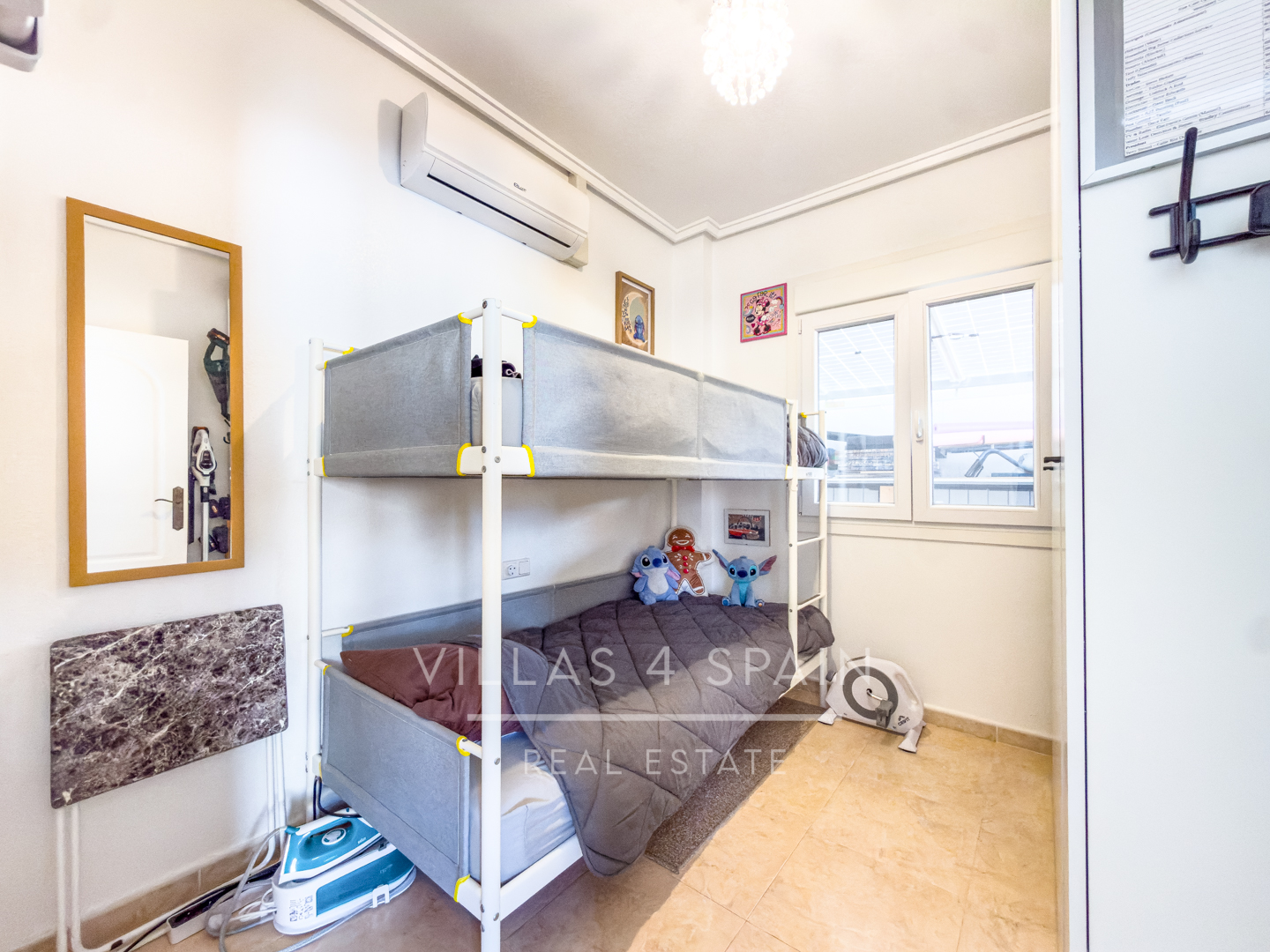 Resale - Cv v4s: 3 Bed 2 Bath townhouse with roof terrace and community pool in Benijofar - Ciudad Quesada  - calle rio turia - Alicante
