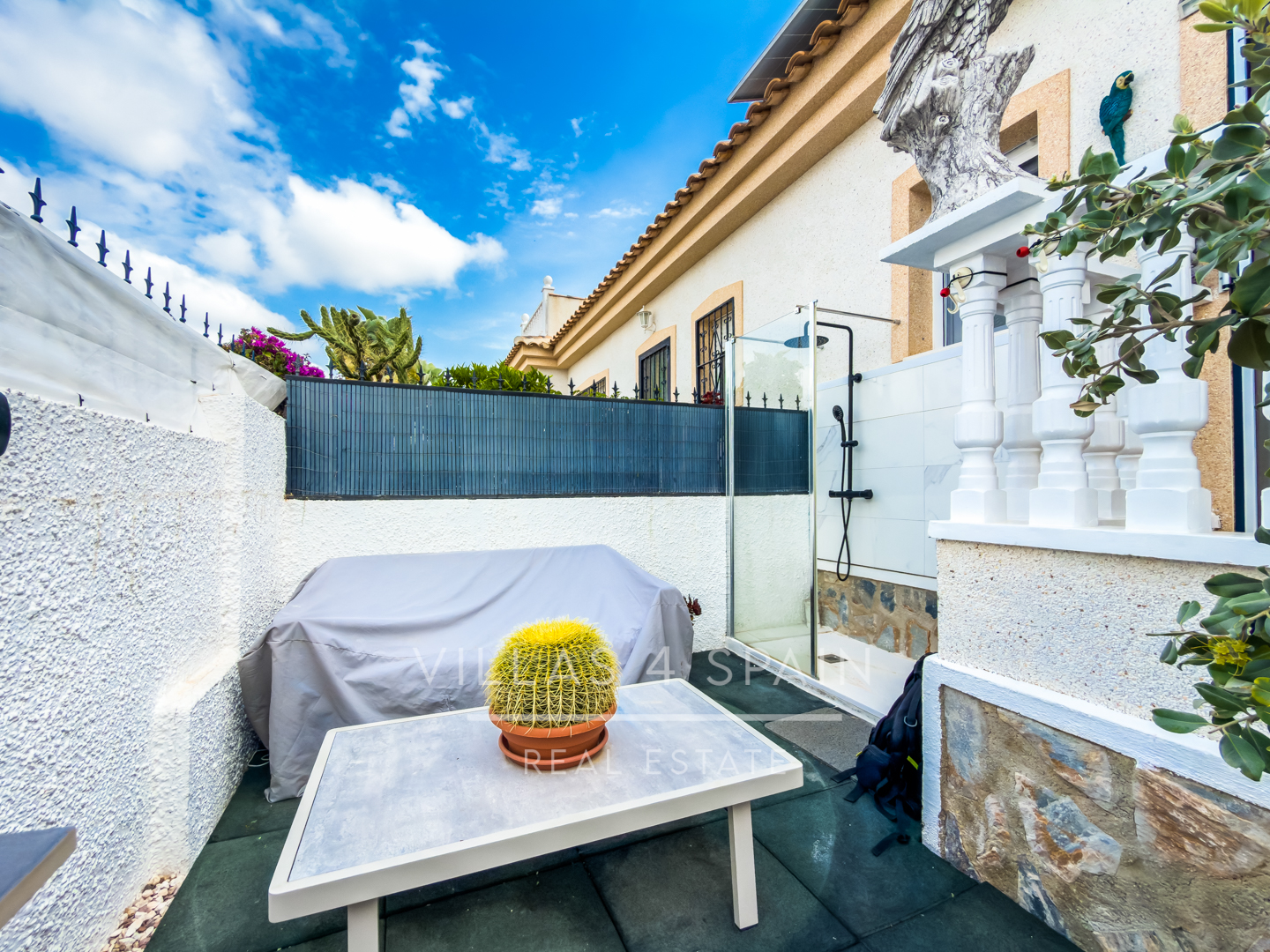 Resale - Cv v4s: 3 Bed 2 Bath townhouse with roof terrace and community pool in Benijofar - Ciudad Quesada  - calle rio turia - Alicante
