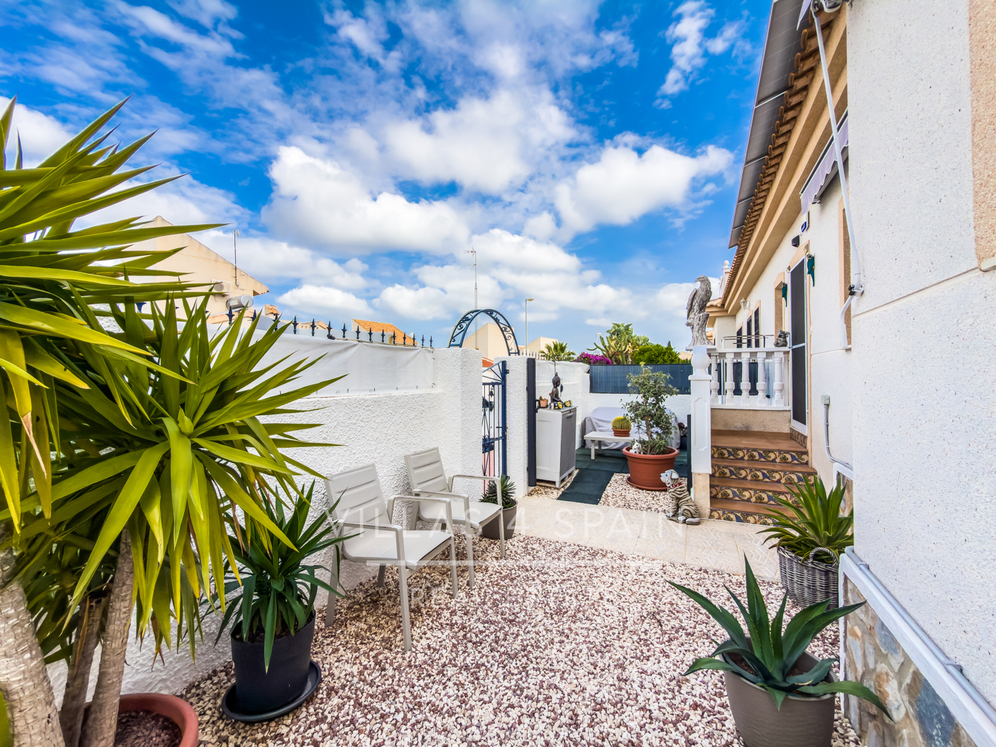 Resale - Cv v4s: 3 Bed 2 Bath townhouse with roof terrace and community pool in Benijofar - Ciudad Quesada  - calle rio turia - Alicante