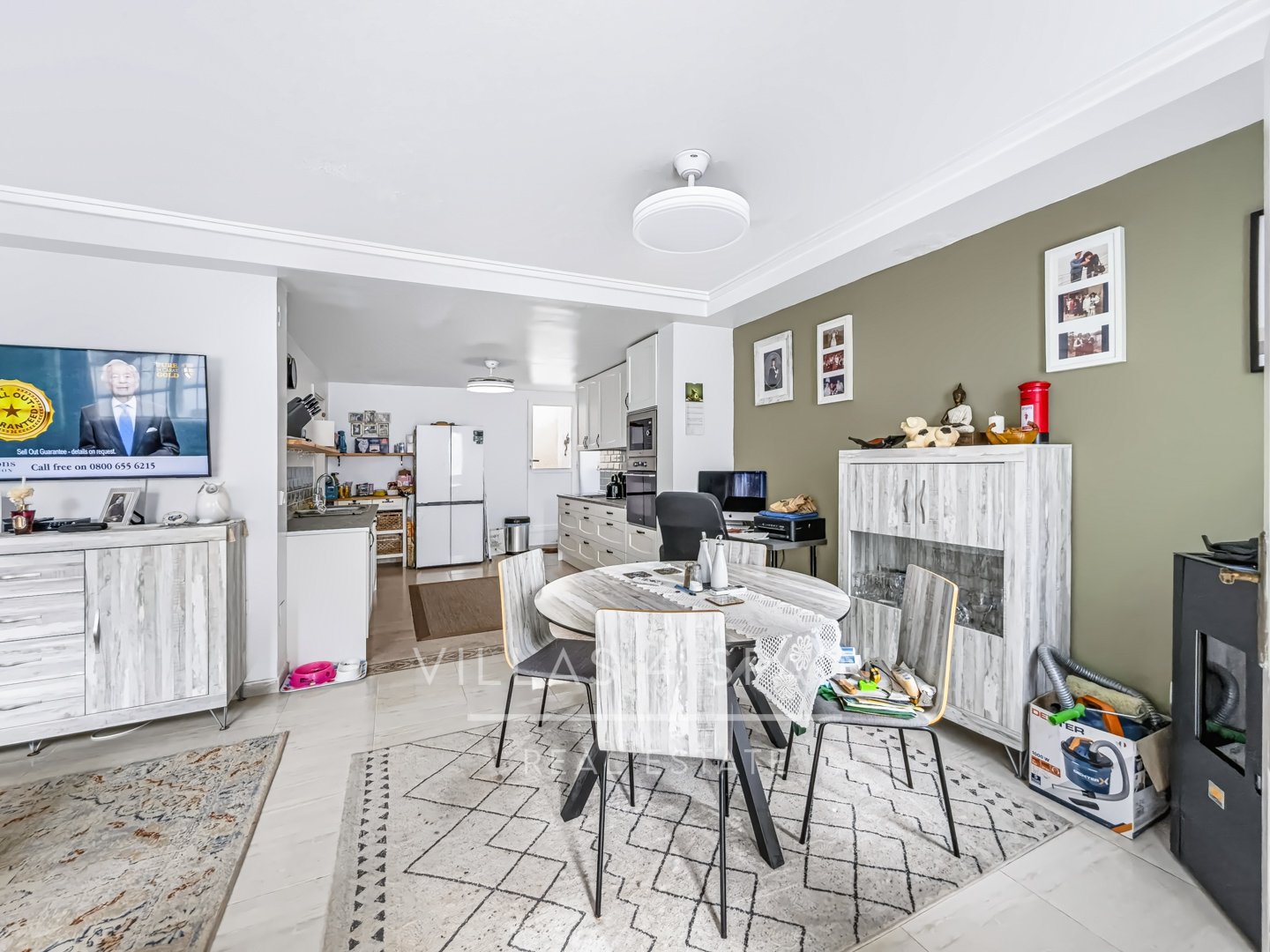 Resale - Exclusive 2 Bed 2 Bath corner plot Townhouse with a large garden and roof terrace with community pool in Ciudad Quesada - calle Onda - Alicante
