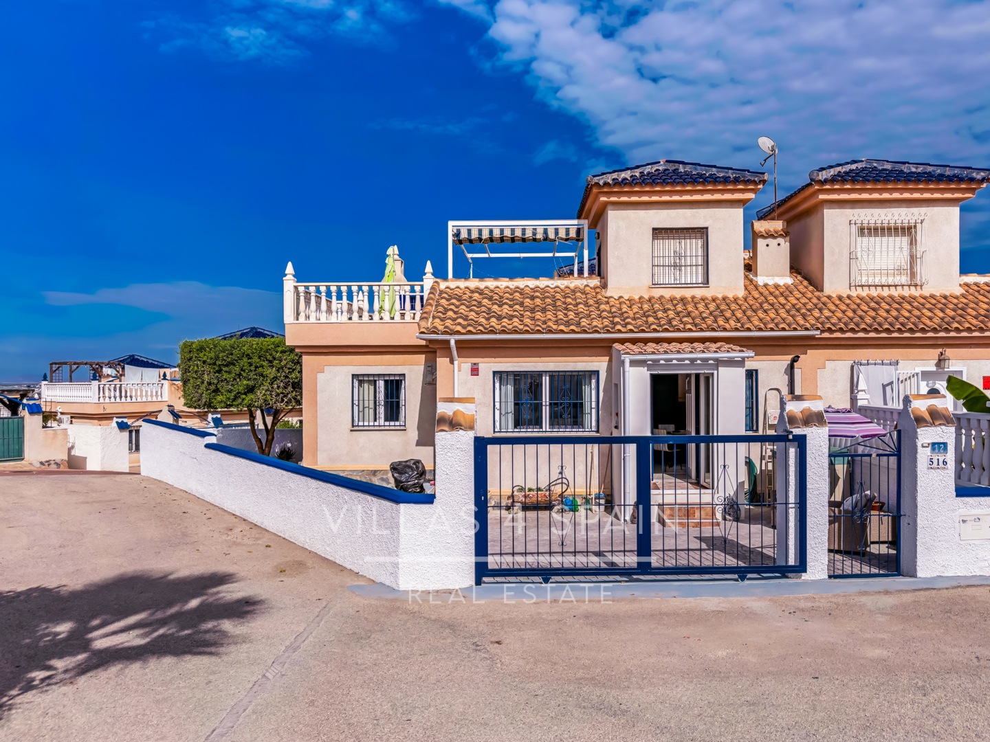 2 Bed 2 Bath corner plot Townhouse with a large garden and roof terrace with community pool 