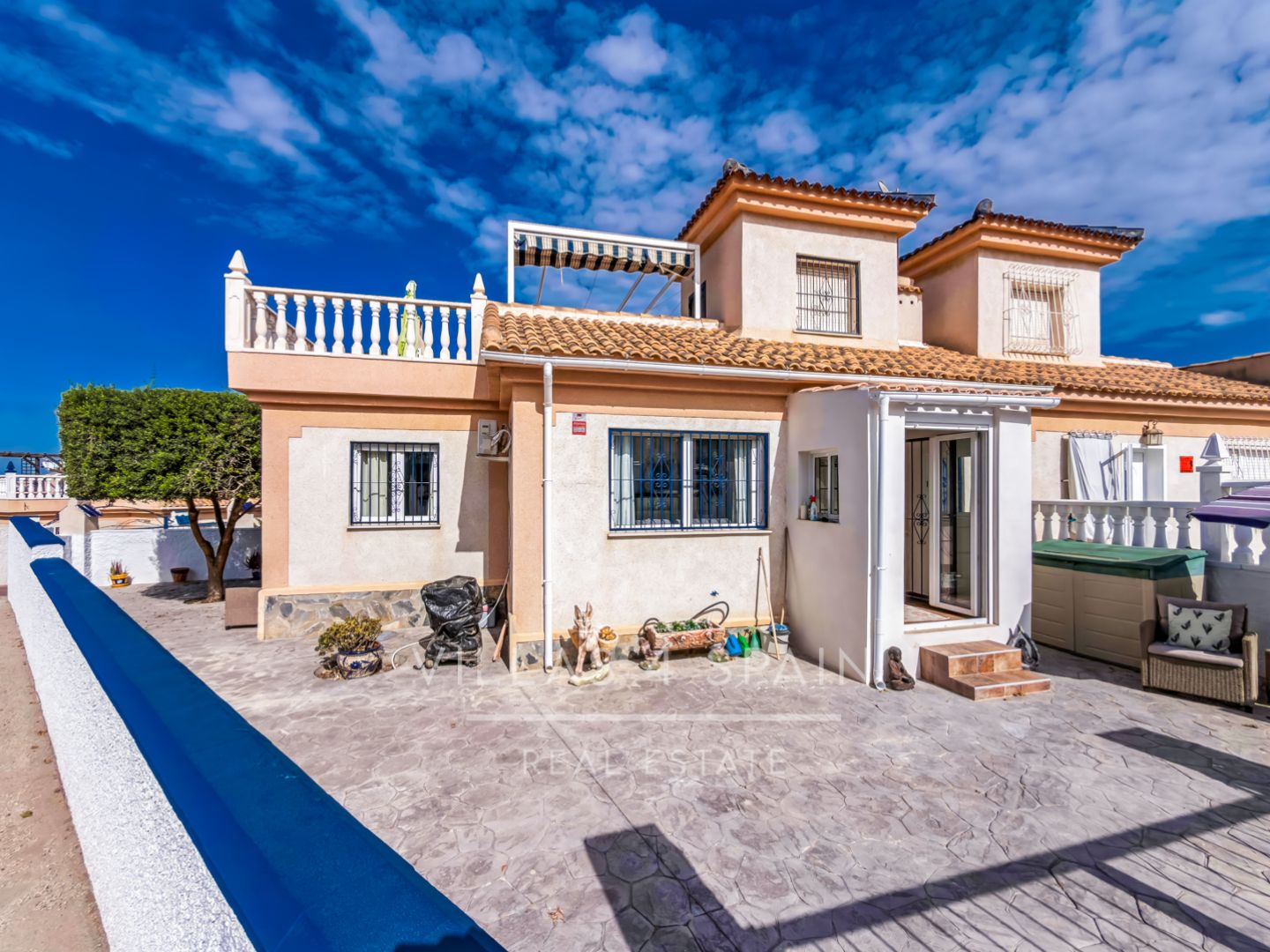 2 Bed 2 Bath corner plot Townhouse with a large garden and roof terrace with community pool 