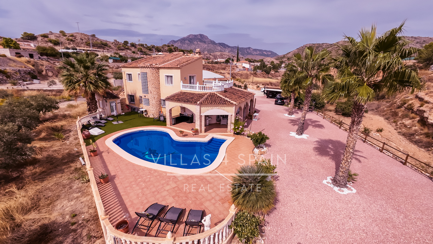 Resale - 6 bedroom 4 bathroom villa and cave house for sale in Las Casicas, Fortuna - paraje de las casicas - Murcia