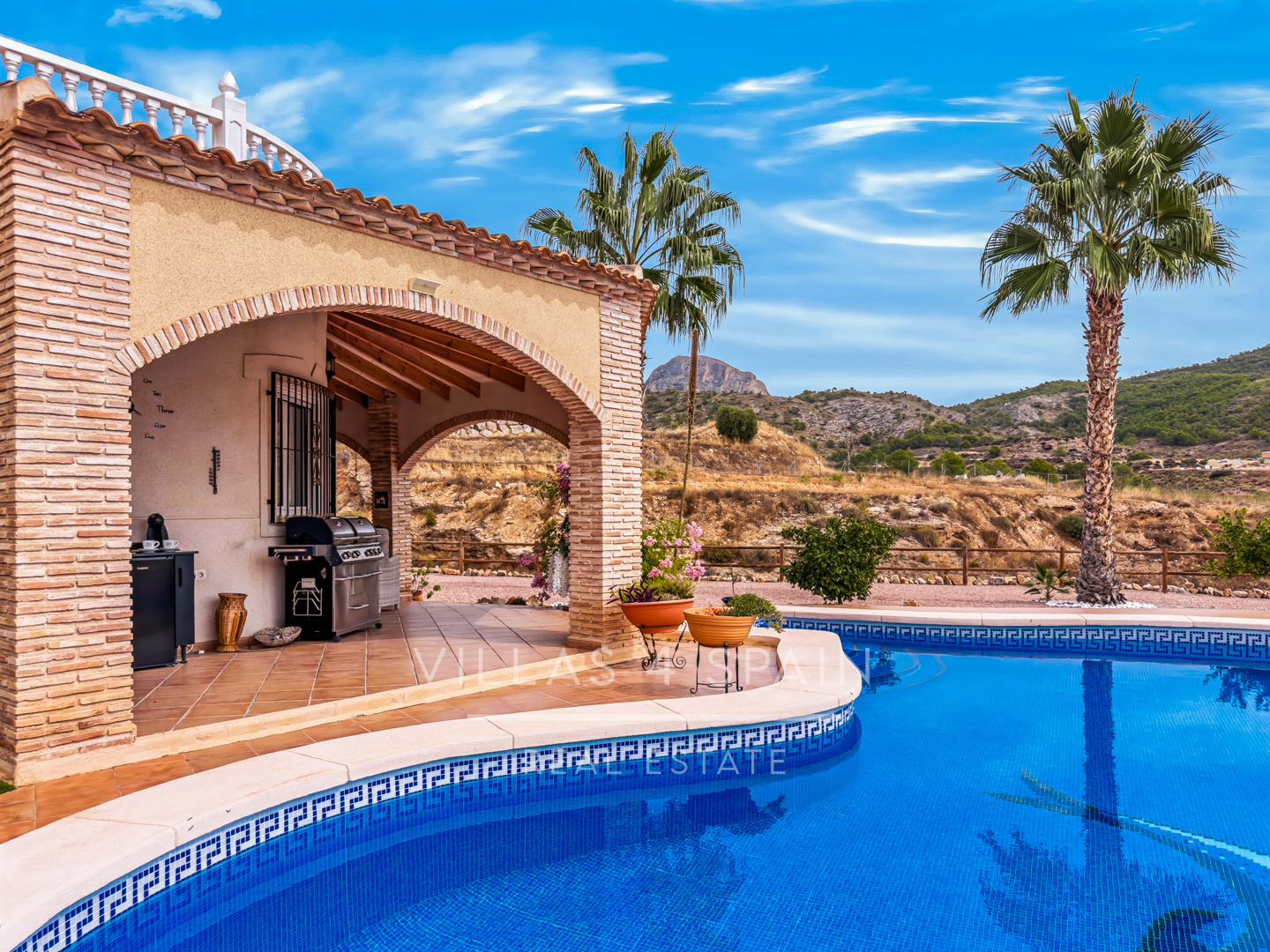 Resale - 6 bedroom 4 bathroom villa and cave house for sale in Las Casicas, Fortuna - paraje de las casicas - Murcia