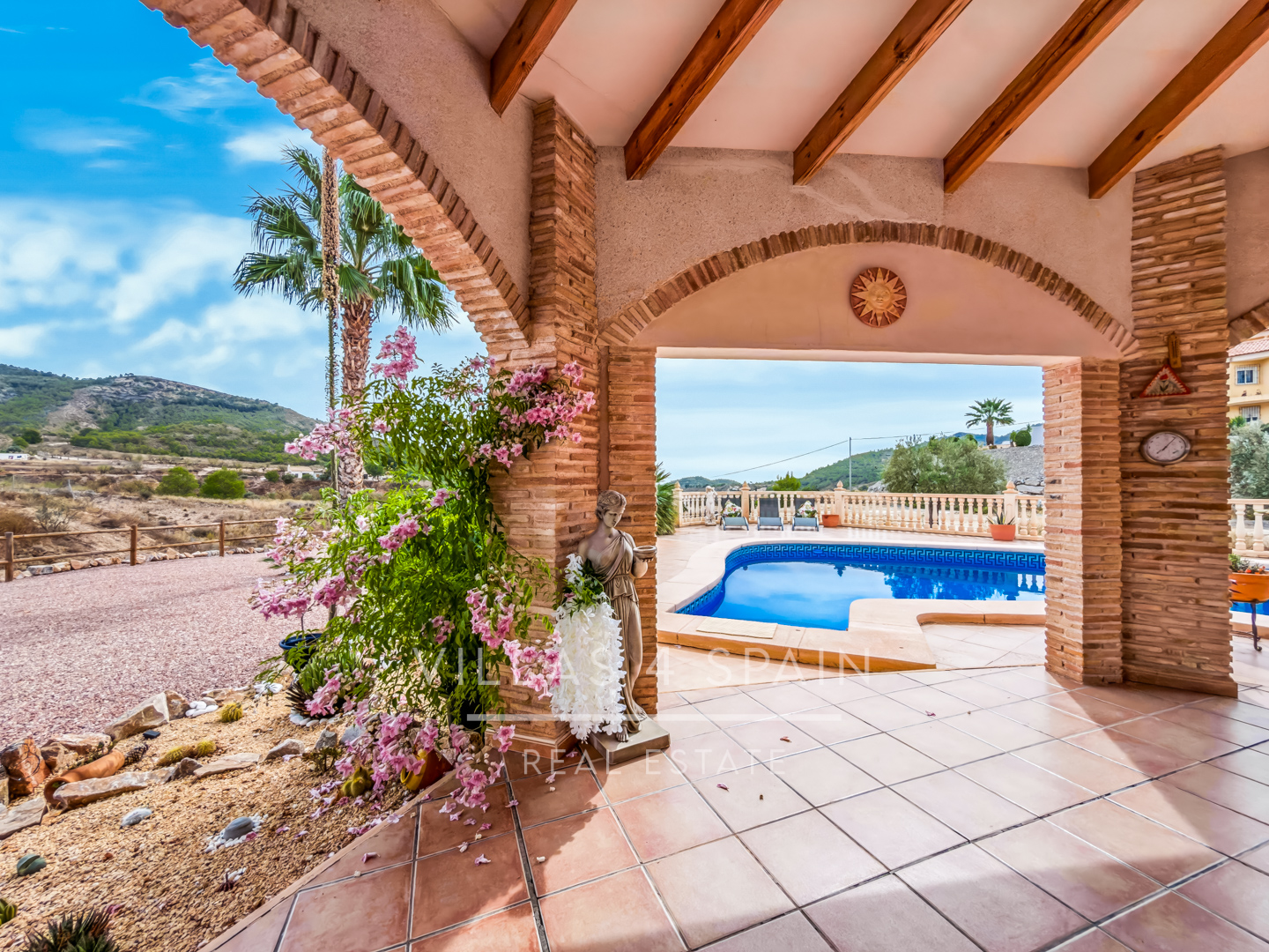 Resale - 6 bedroom 4 bathroom villa and cave house for sale in Las Casicas, Fortuna - paraje de las casicas - Murcia