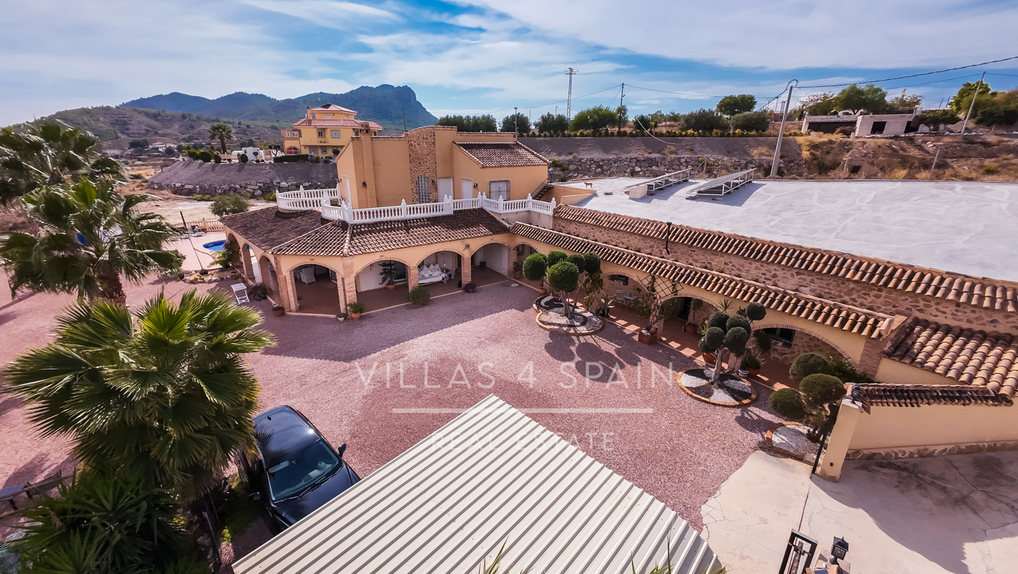 Resale - 6 bedroom 4 bathroom villa and cave house for sale in Las Casicas, Fortuna - paraje de las casicas - Murcia