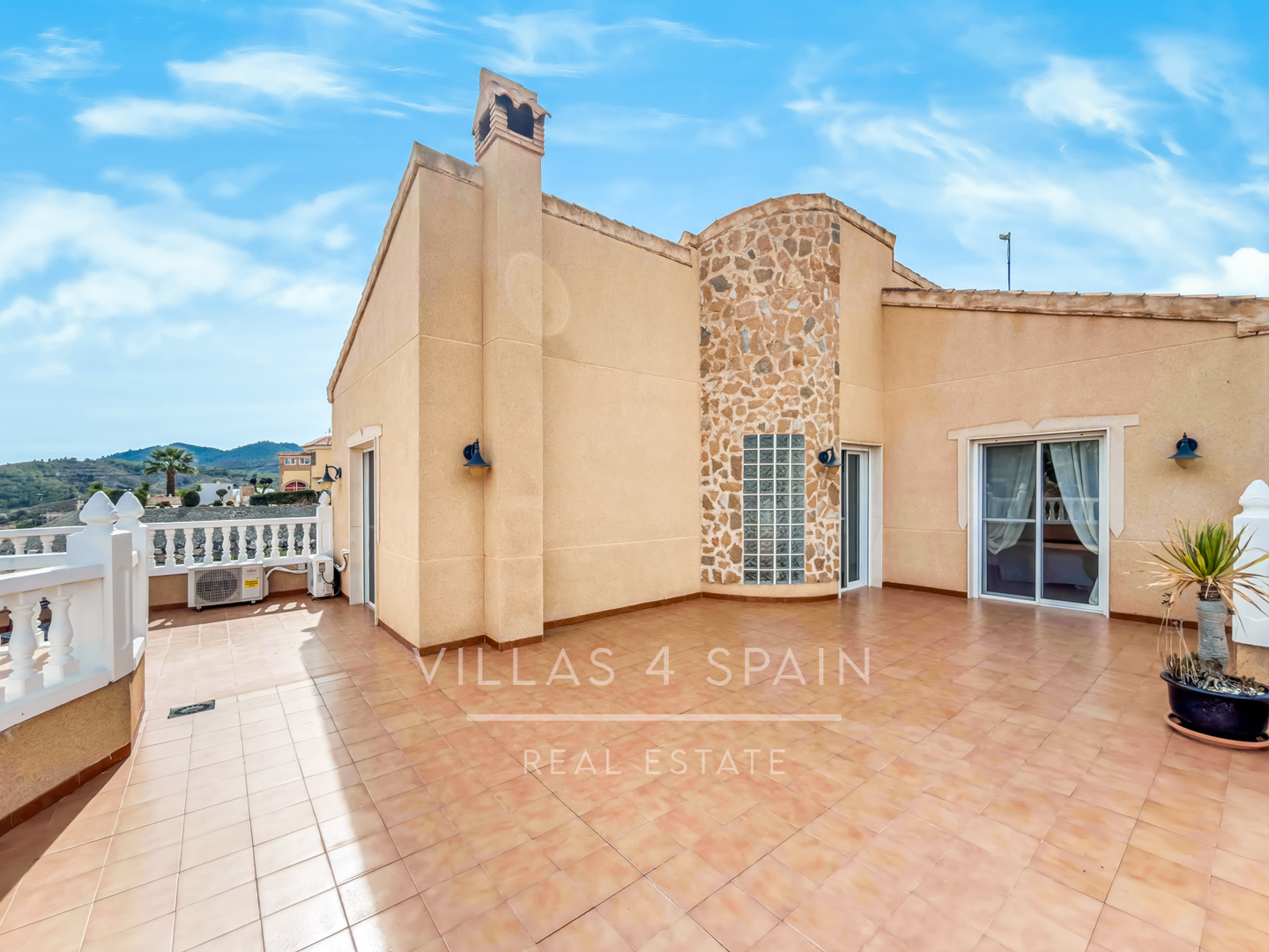 Resale - 6 bedroom 4 bathroom villa and cave house for sale in Las Casicas, Fortuna - paraje de las casicas - Murcia