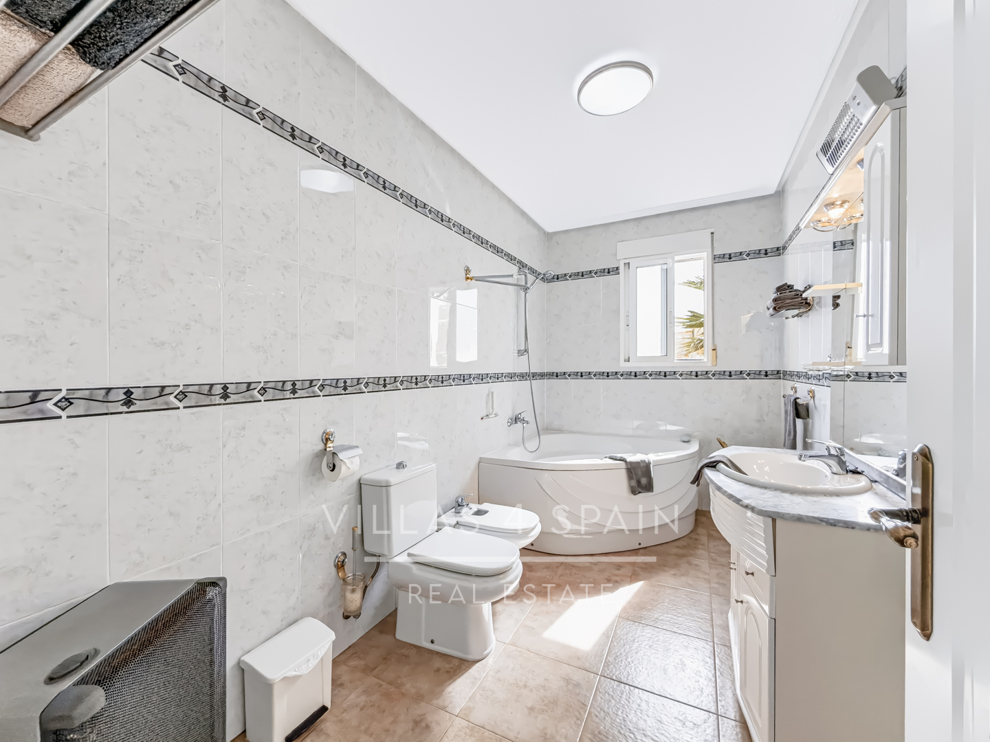 Resale - 6 bedroom 4 bathroom villa and cave house for sale in Las Casicas, Fortuna - paraje de las casicas - Murcia