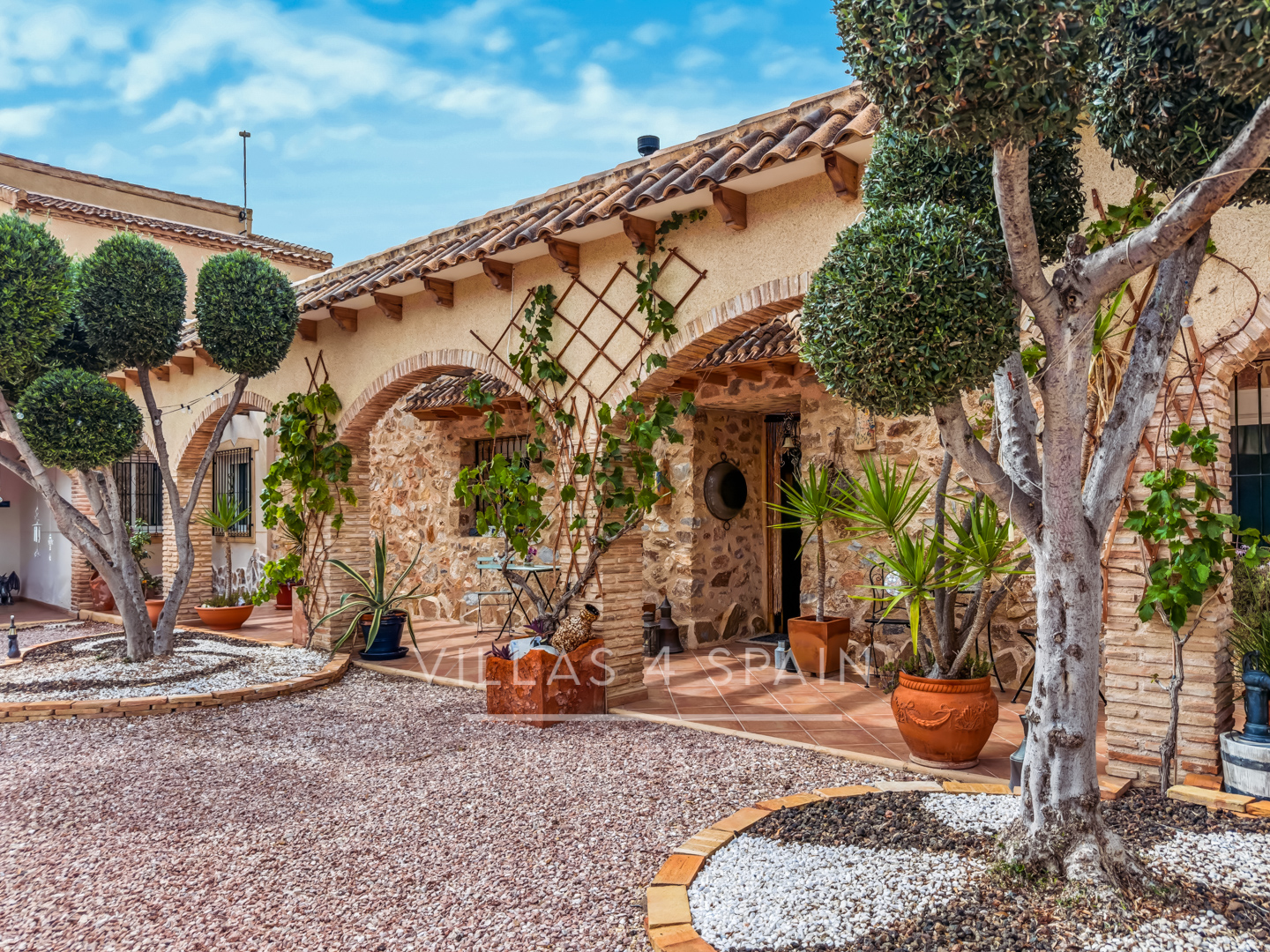 Resale - 6 bedroom 4 bathroom villa and cave house for sale in Las Casicas, Fortuna - paraje de las casicas - Murcia