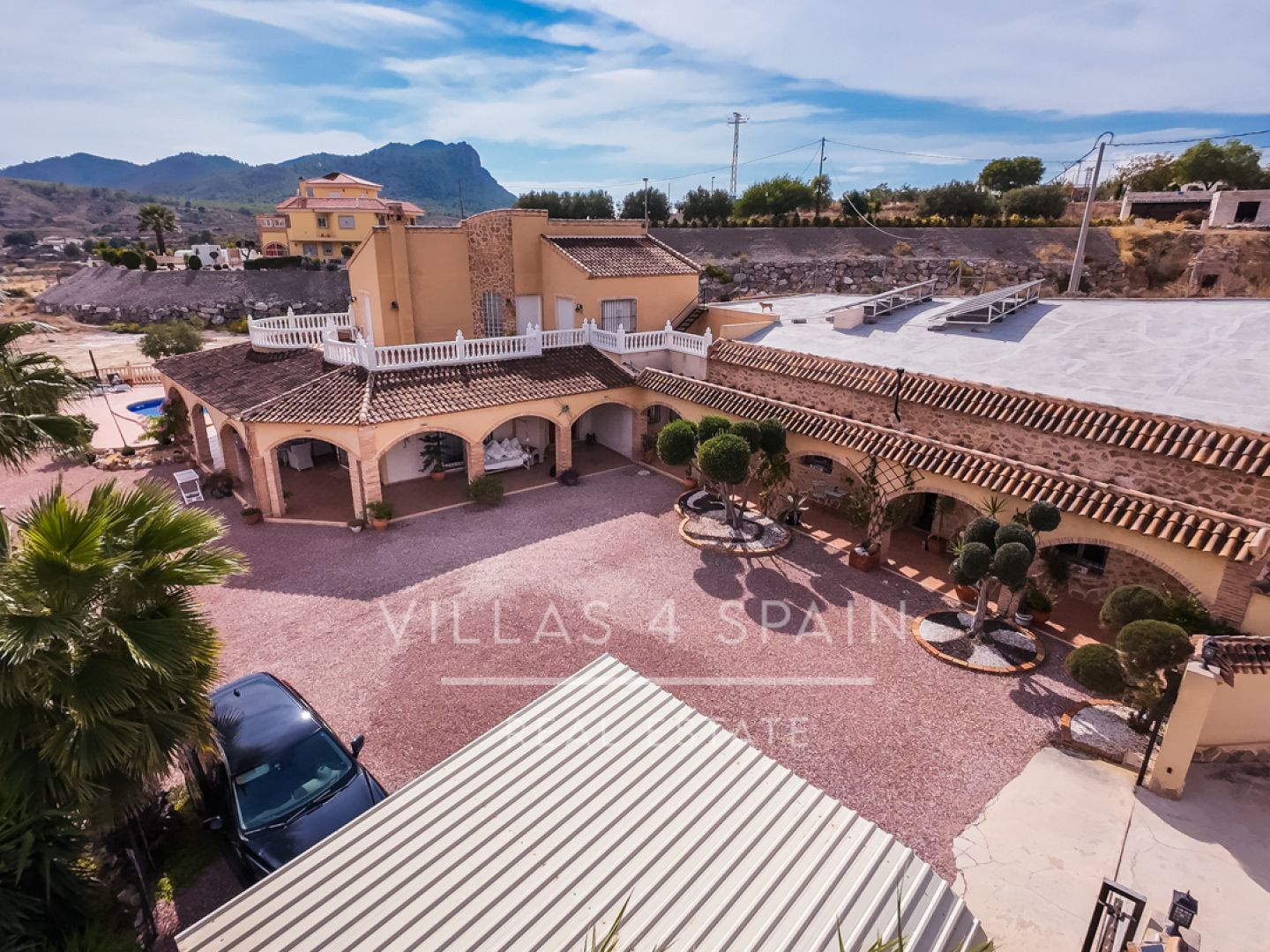 6 bedroom 4 bathroom villa and cave house for sale in Las Casicas, Fortuna