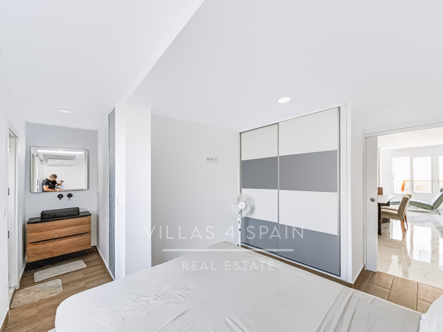 Resale - 3 Bed 2 Bath Penthouse Apartment with roof terrace in Guardamar del Segura Town Centre - carrer sant jaume  - Alicante