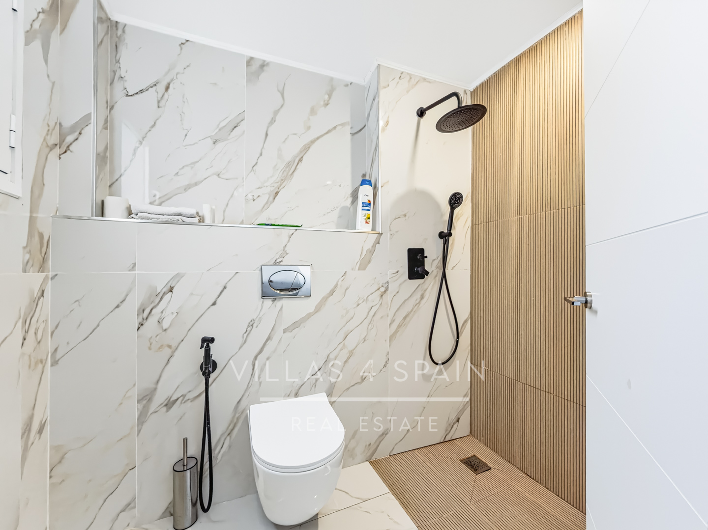 Resale - 3 Bed 2 Bath Penthouse Apartment with roof terrace in Guardamar del Segura Town Centre - carrer sant jaume  - Alicante