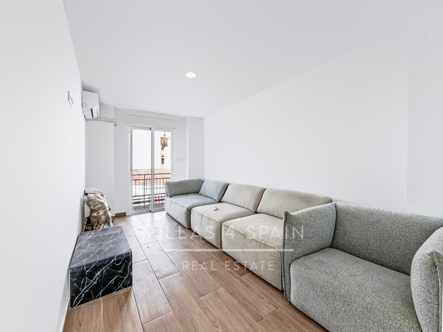 Resale - 3 Bed 2 Bath Penthouse Apartment with roof terrace in Guardamar del Segura Town Centre - carrer sant jaume  - Alicante