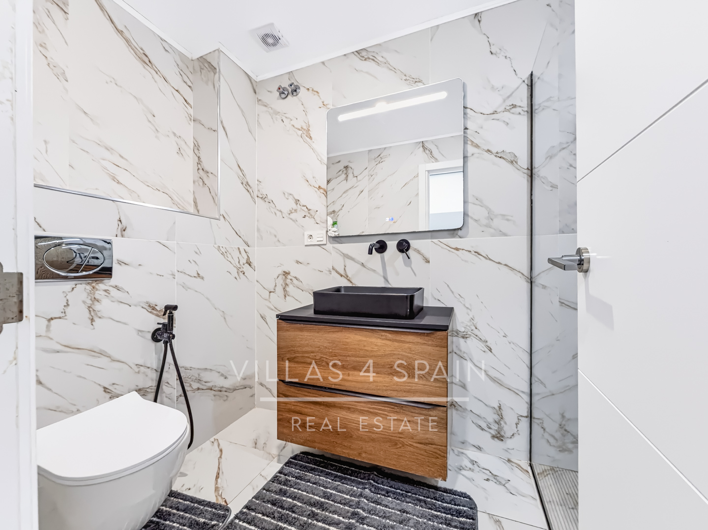 Resale - 3 Bed 2 Bath Penthouse Apartment with roof terrace in Guardamar del Segura Town Centre - carrer sant jaume  - Alicante