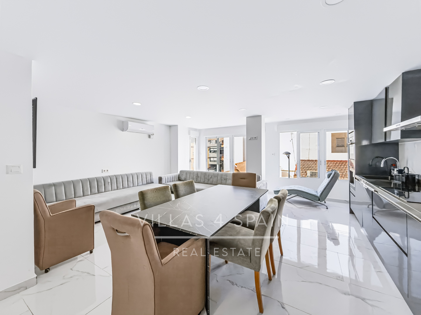 Resale - 3 Bed 2 Bath Penthouse Apartment with roof terrace in Guardamar del Segura Town Centre - carrer sant jaume  - Alicante