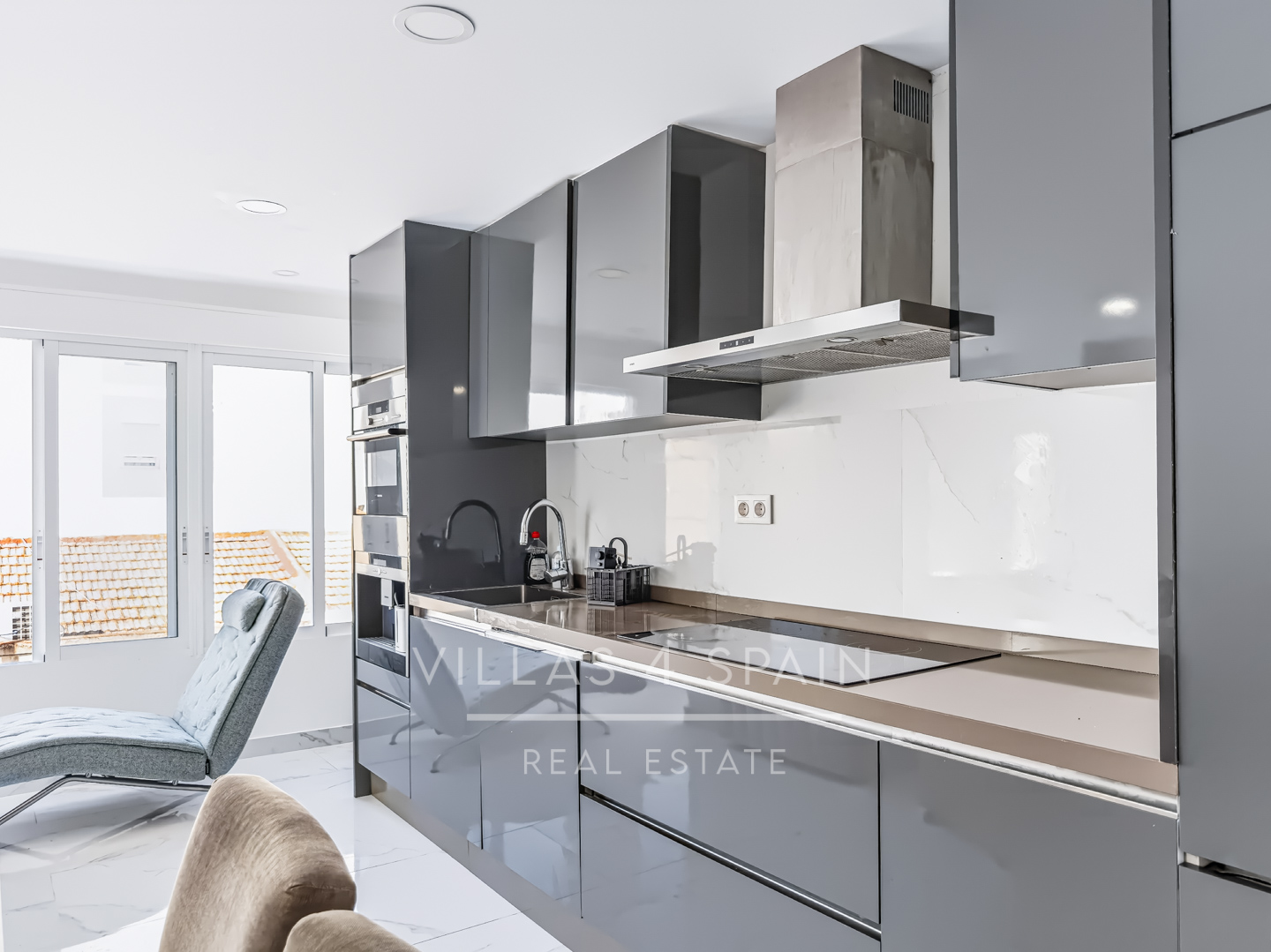 Resale - 3 Bed 2 Bath Penthouse Apartment with roof terrace in Guardamar del Segura Town Centre - carrer sant jaume  - Alicante