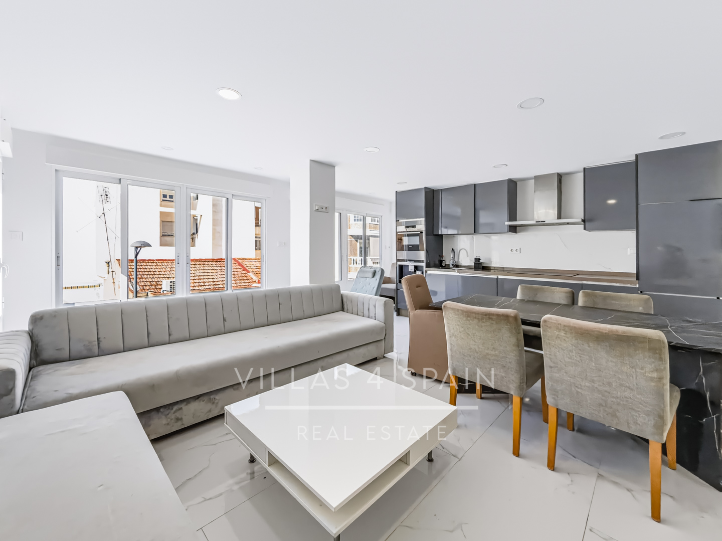 Resale - 3 Bed 2 Bath Penthouse Apartment with roof terrace in Guardamar del Segura Town Centre - carrer sant jaume  - Alicante