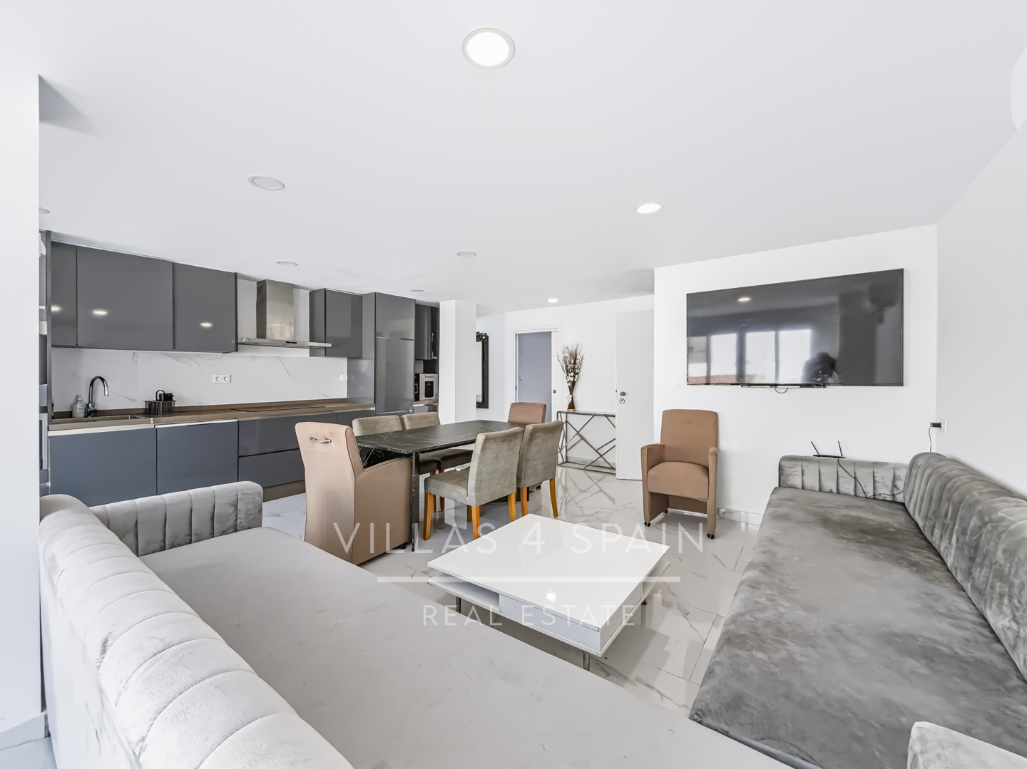 Resale - 3 Bed 2 Bath Penthouse Apartment with roof terrace in Guardamar del Segura Town Centre - carrer sant jaume  - Alicante