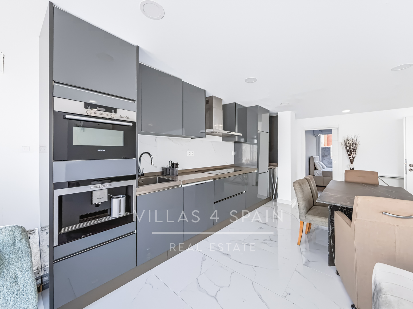 Resale - 3 Bed 2 Bath Penthouse Apartment with roof terrace in Guardamar del Segura Town Centre - carrer sant jaume  - Alicante