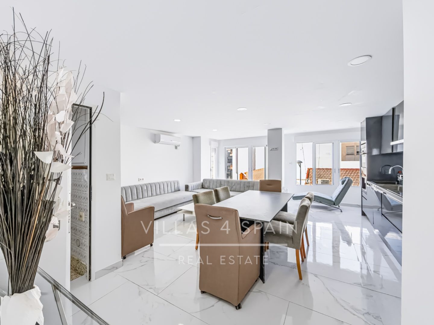 3 Bed 2 Bath Penthouse Apartment with roof terrace in Guardamar del Segura Town Centre
