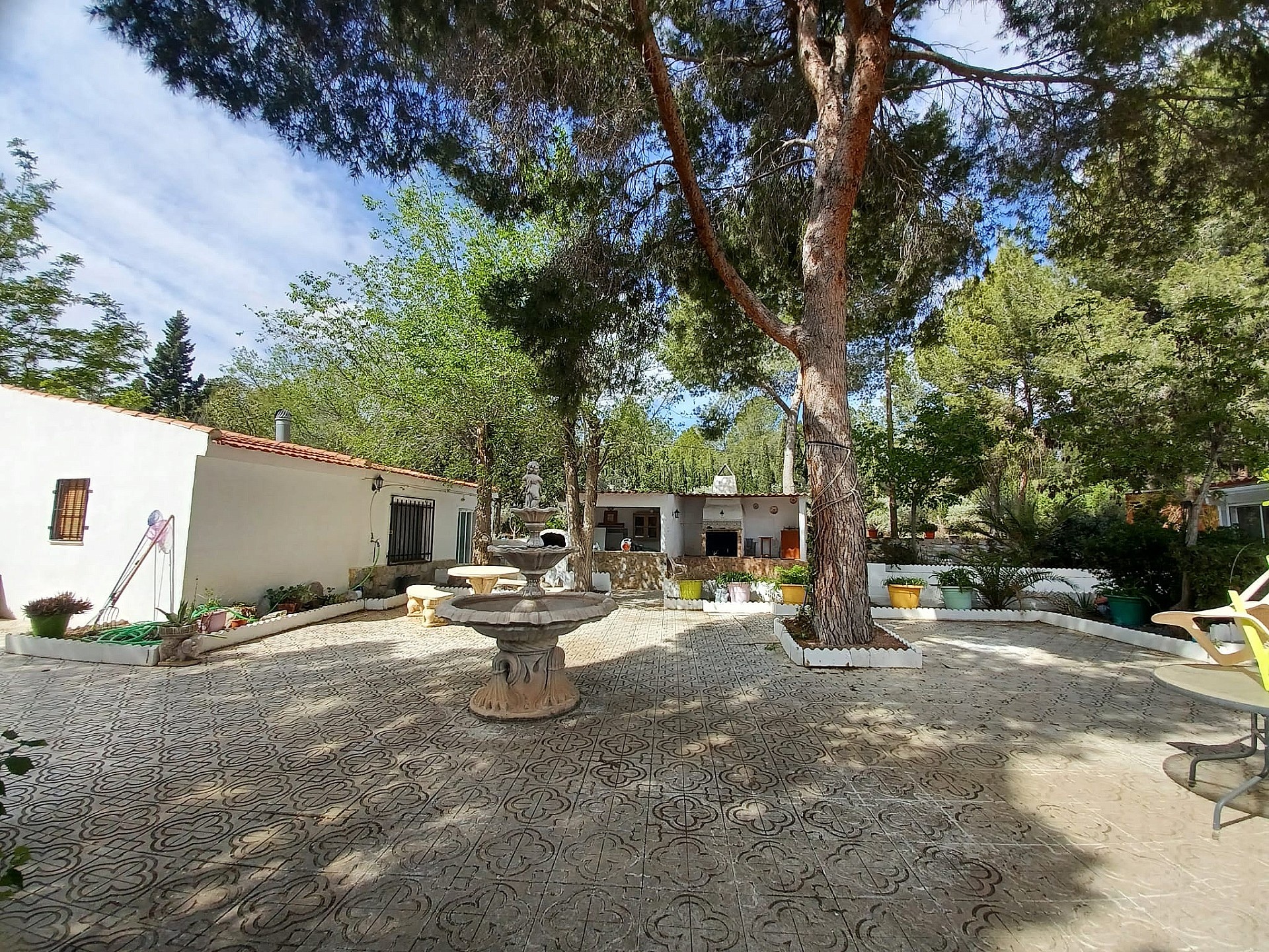 Resale - 5 Bedroom 1 Bathroom Villa in Sax -  - Alicante