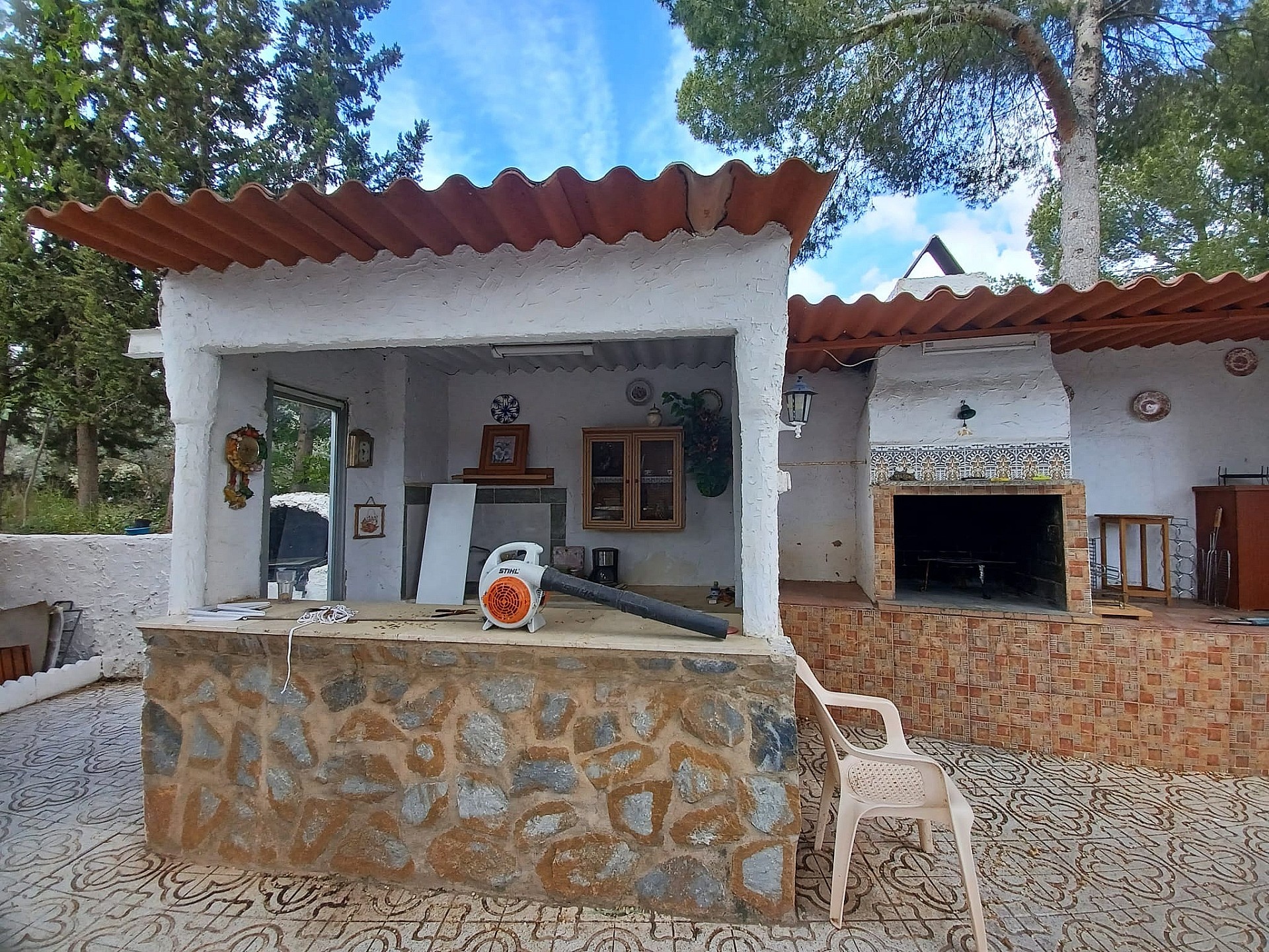 Resale - 5 Bedroom 1 Bathroom Villa in Sax -  - Alicante