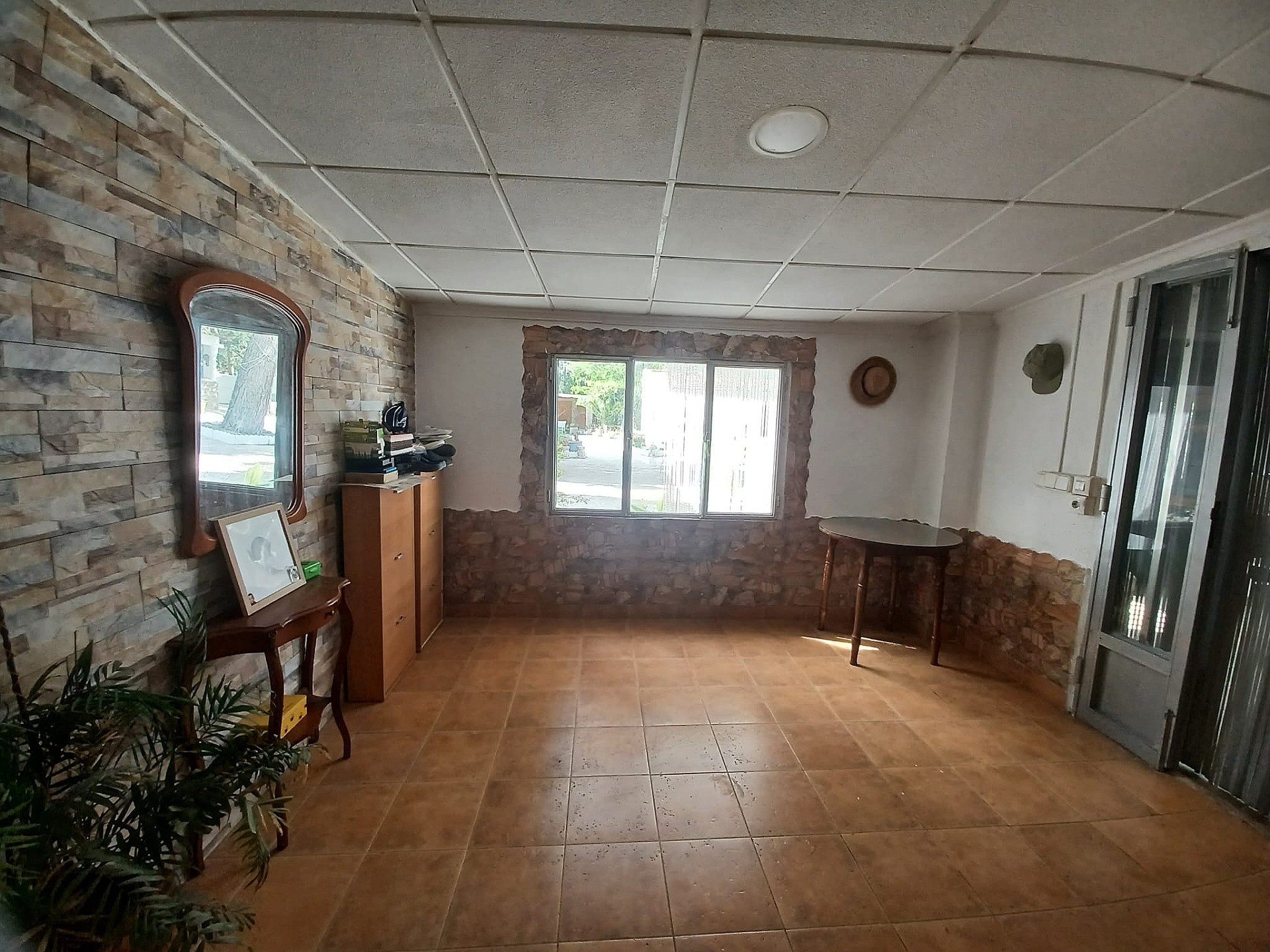 Resale - 5 Bedroom 1 Bathroom Villa in Sax -  - Alicante