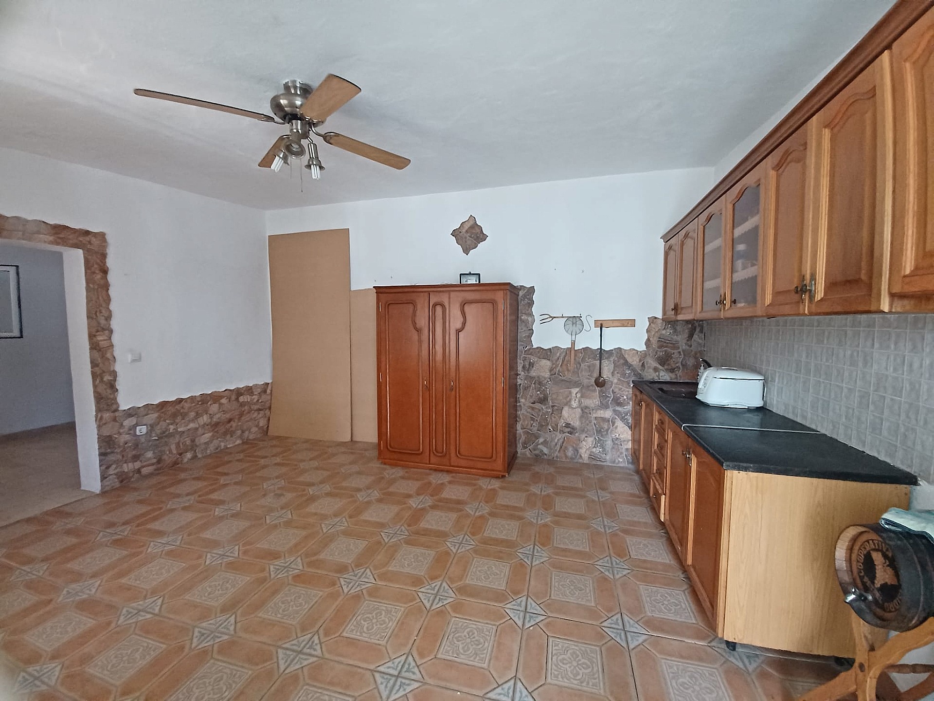 Resale - 5 Bedroom 1 Bathroom Villa in Sax -  - Alicante