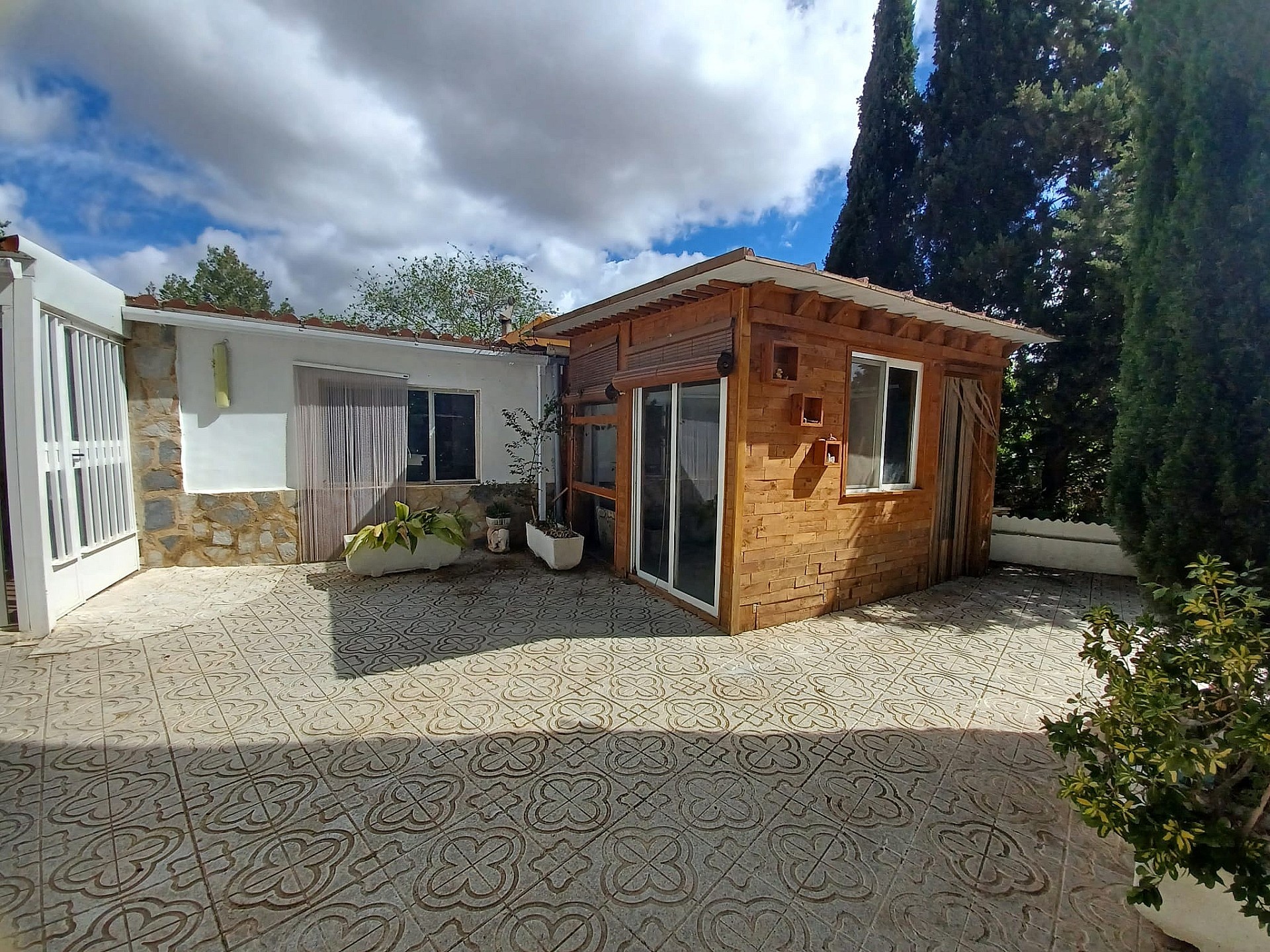 Resale - 5 Bedroom 1 Bathroom Villa in Sax -  - Alicante