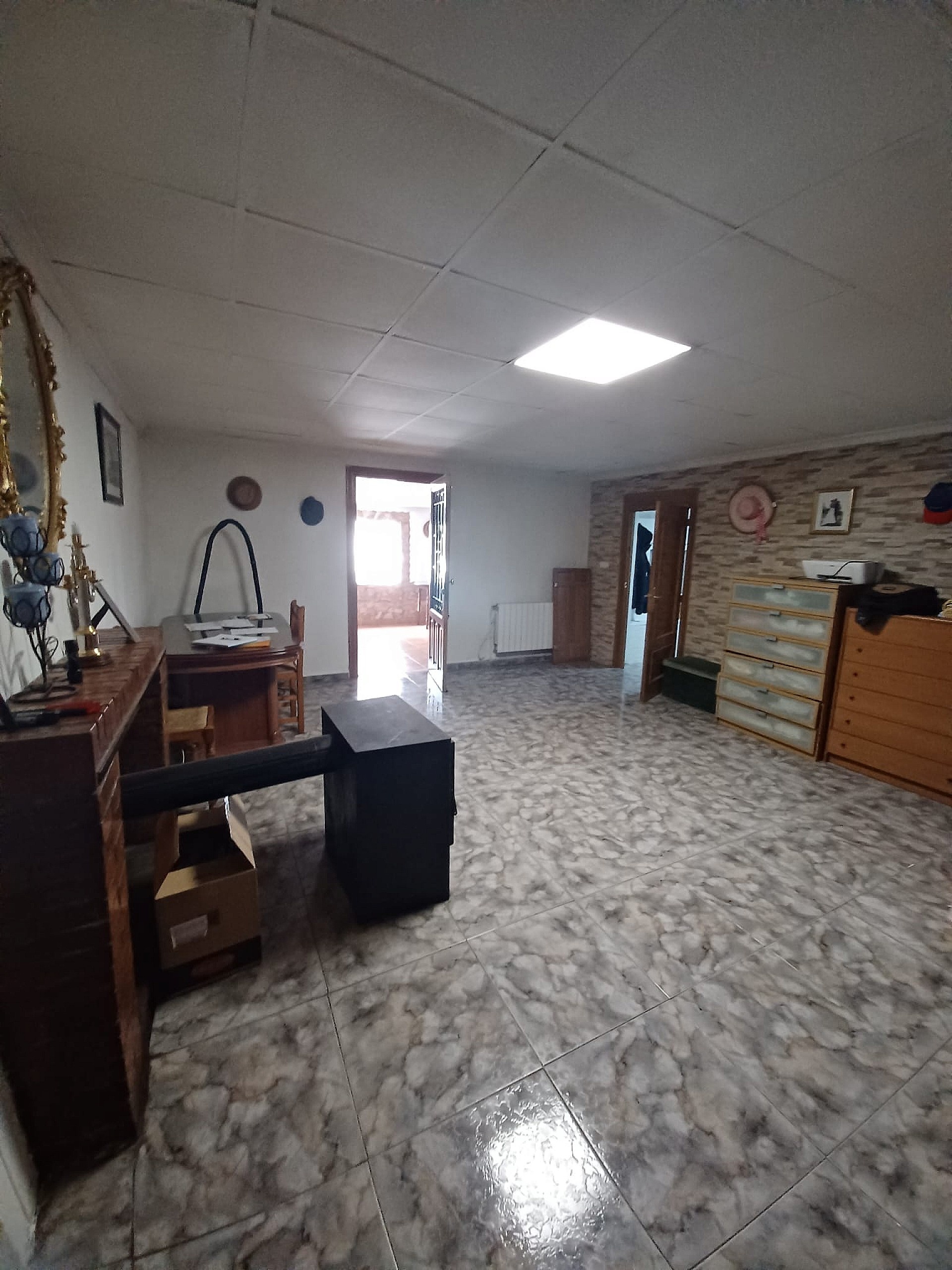 Resale - 5 Bedroom 1 Bathroom Villa in Sax -  - Alicante