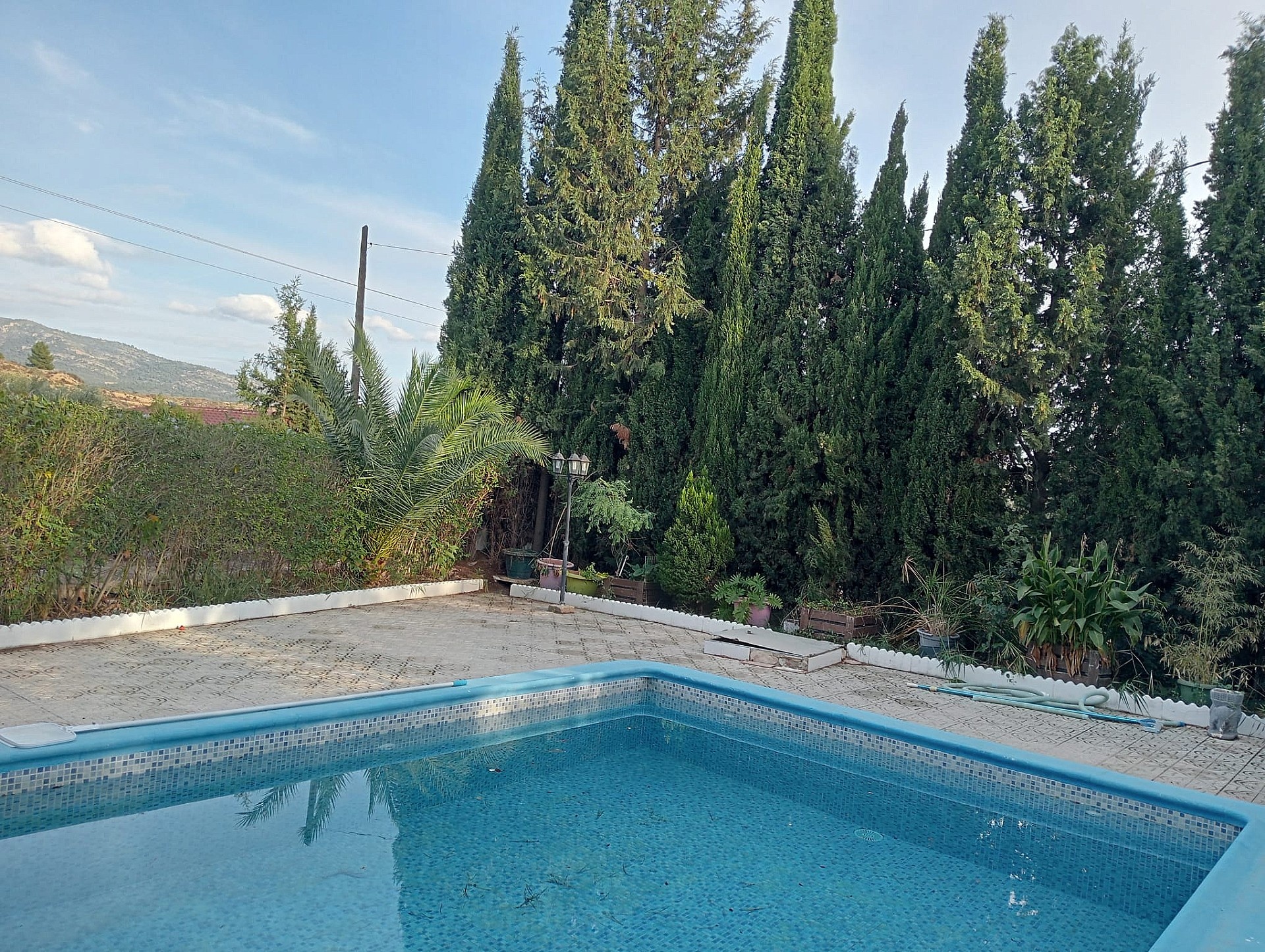 Resale - 5 Bedroom 1 Bathroom Villa in Sax -  - Alicante