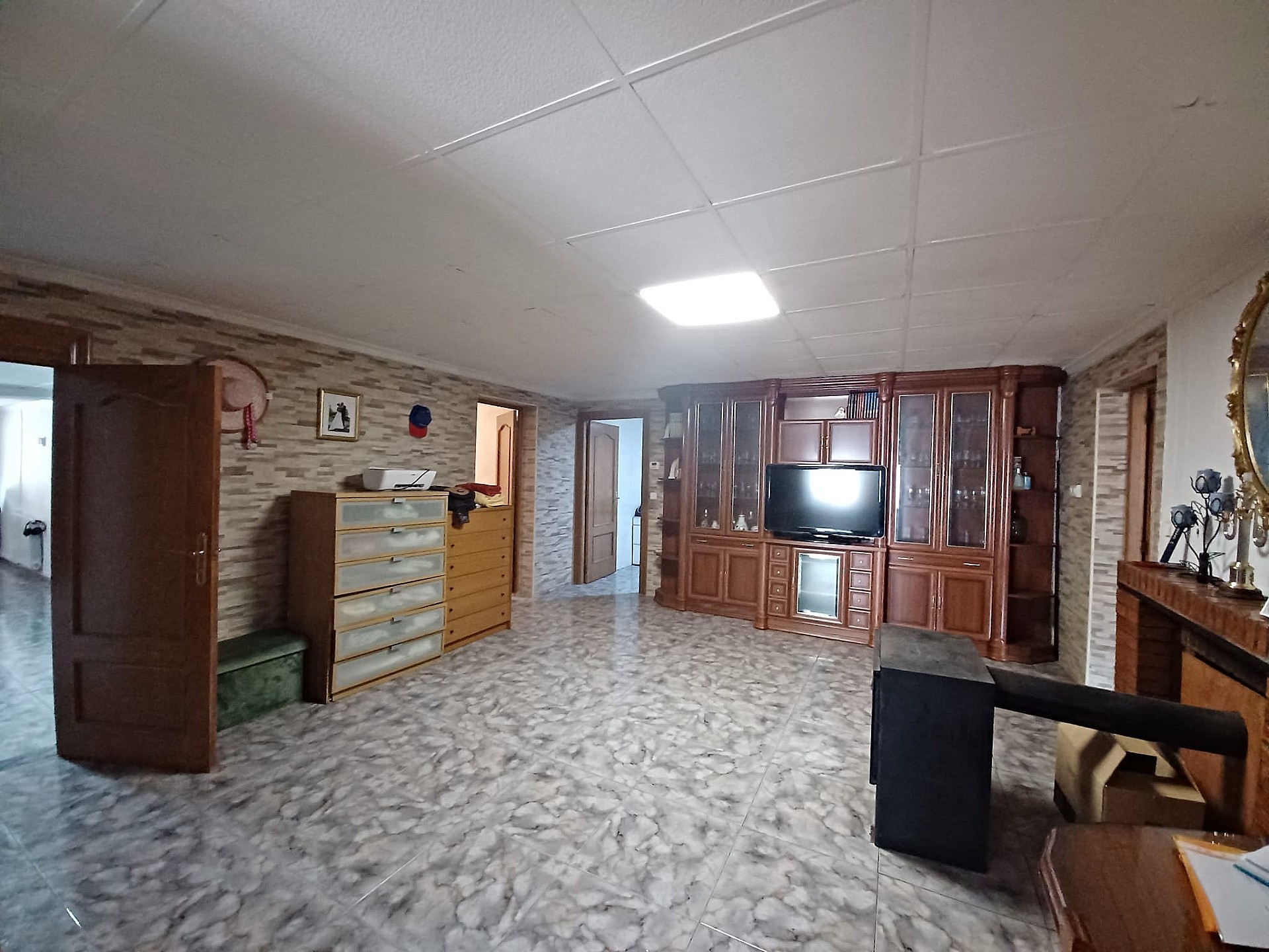 Resale - 5 Bedroom 1 Bathroom Villa in Sax -  - Alicante