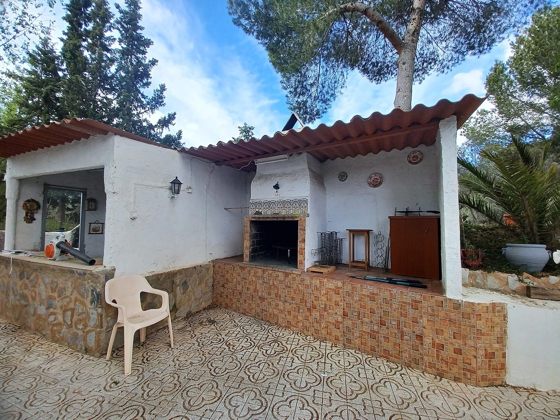Resale - 5 Bedroom 1 Bathroom Villa in Sax -  - Alicante